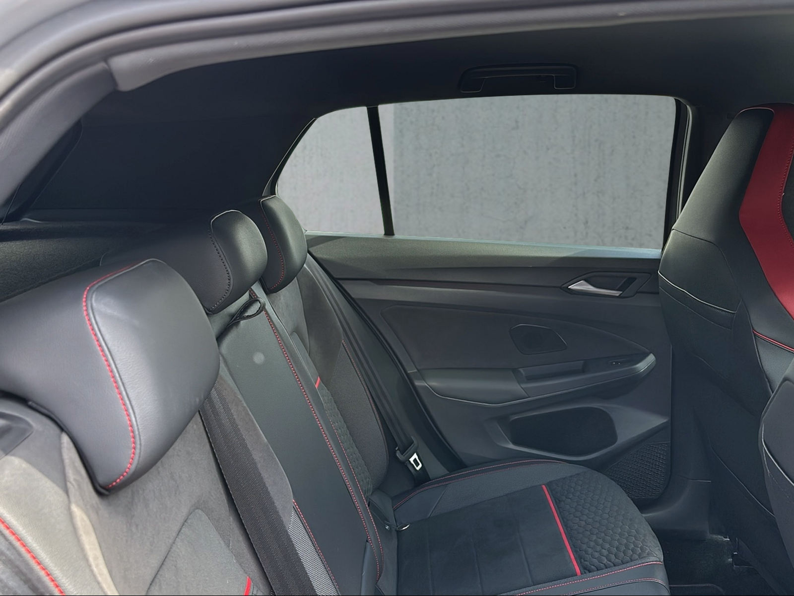 VW Golf 2.0 TSI GTI Clubsport DSG-image-7