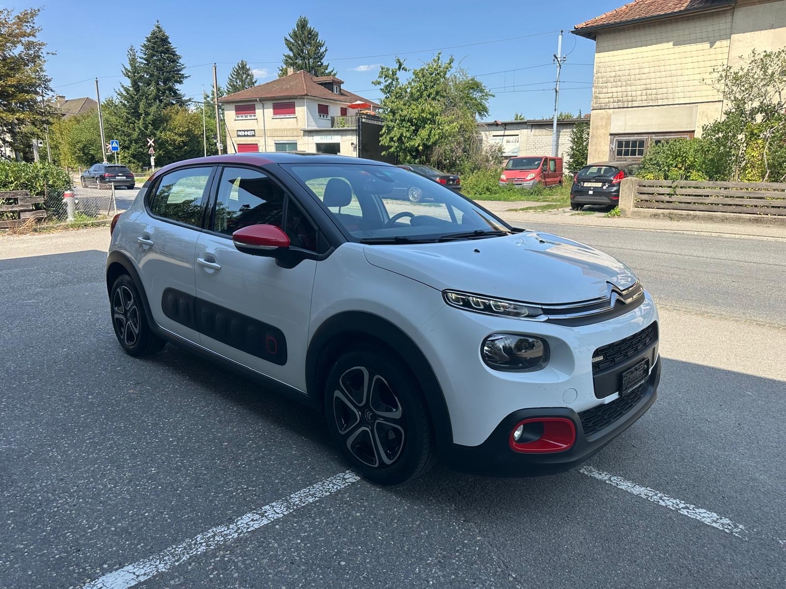 CITROEN C3 1.2i PureTech Shine-image-0