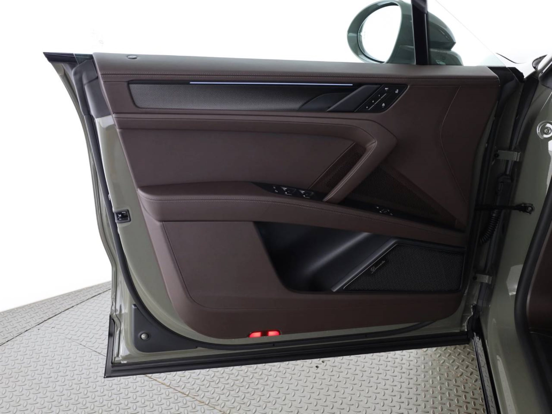 PORSCHE Cayenne Turbo Coupé Electric-image-18