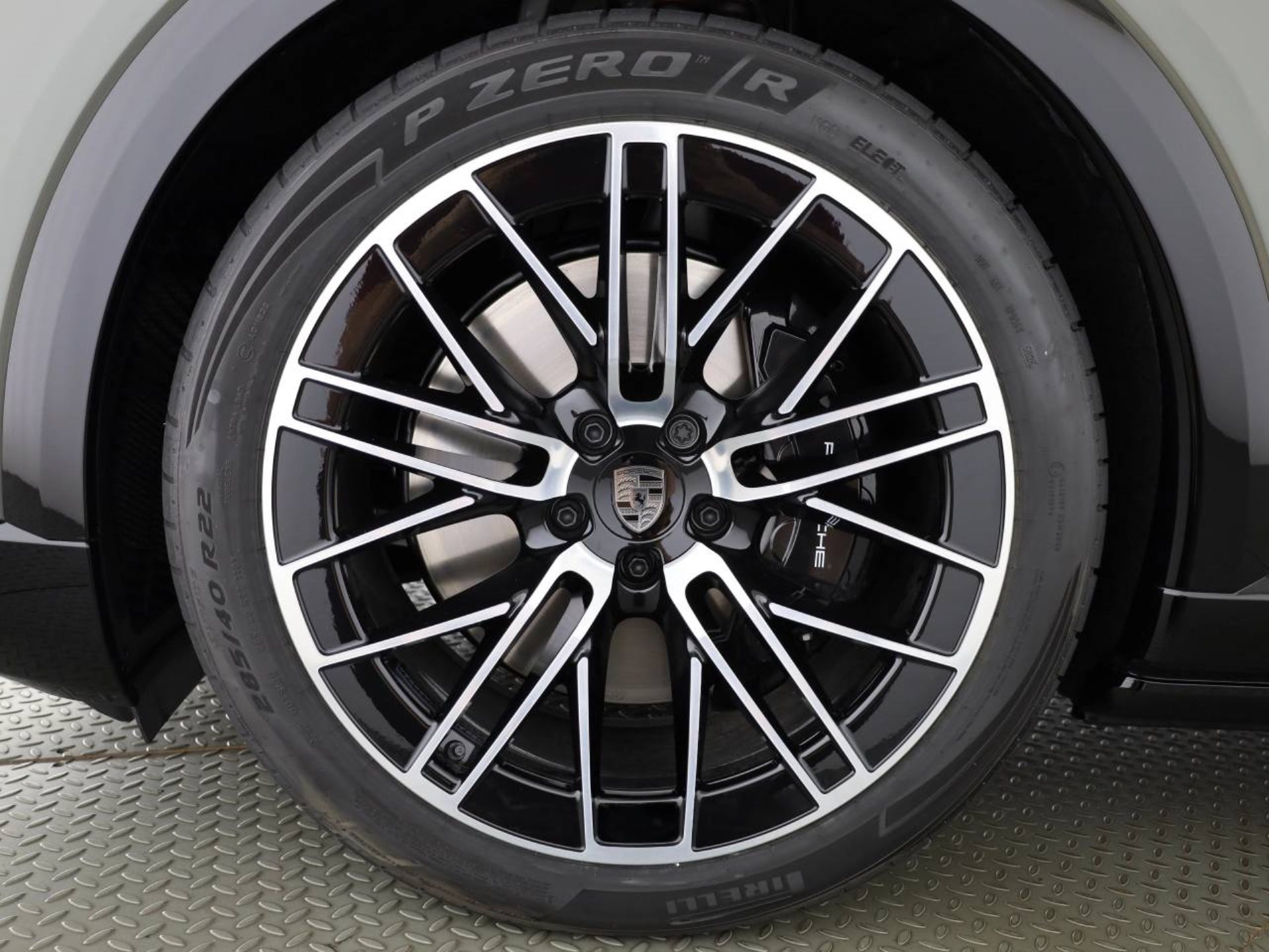 PORSCHE Cayenne Turbo Coupé Electric-image-2