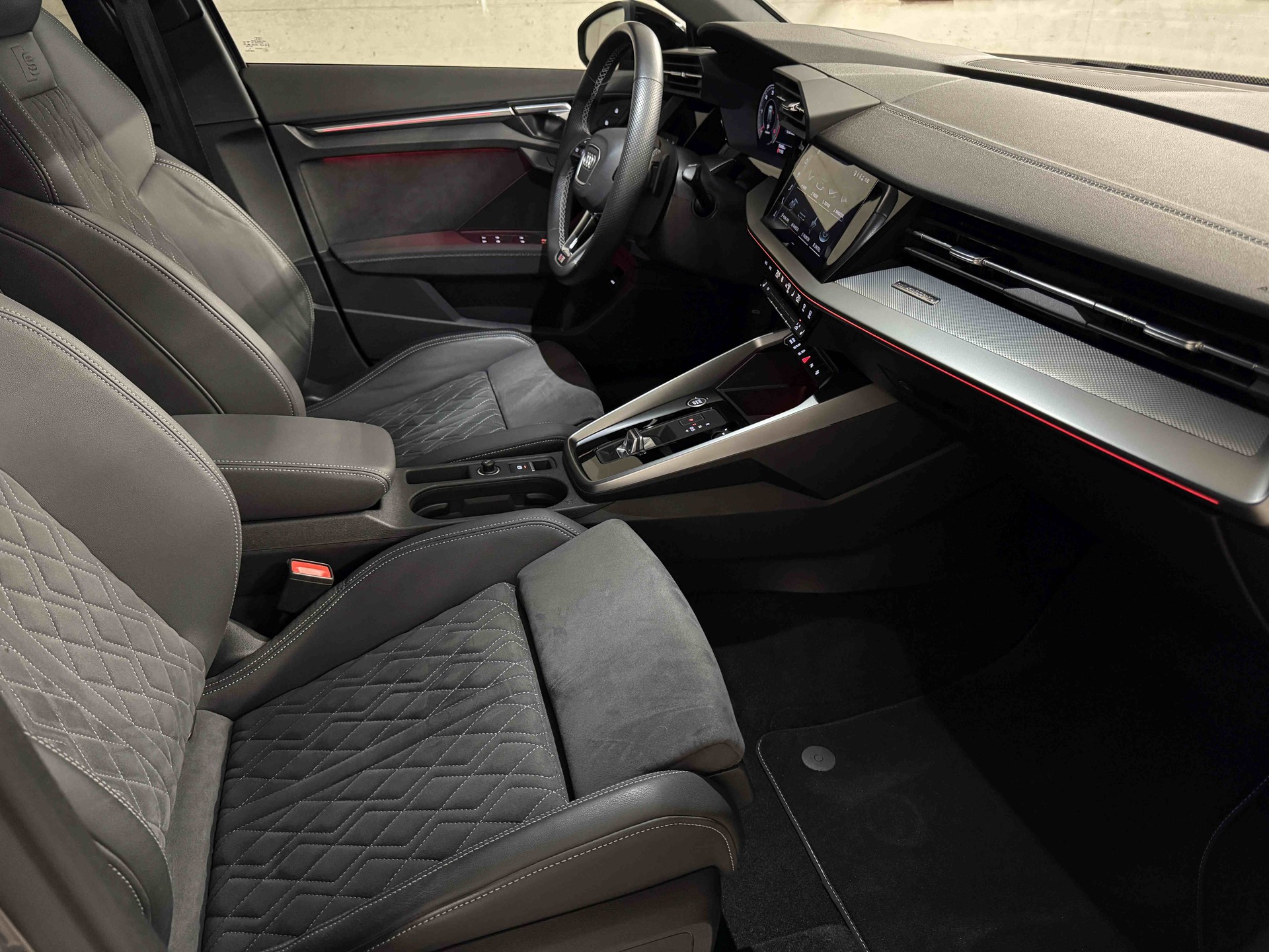 AUDI A3 Sportback 40 TDI S line S-tronic quattro-image-12