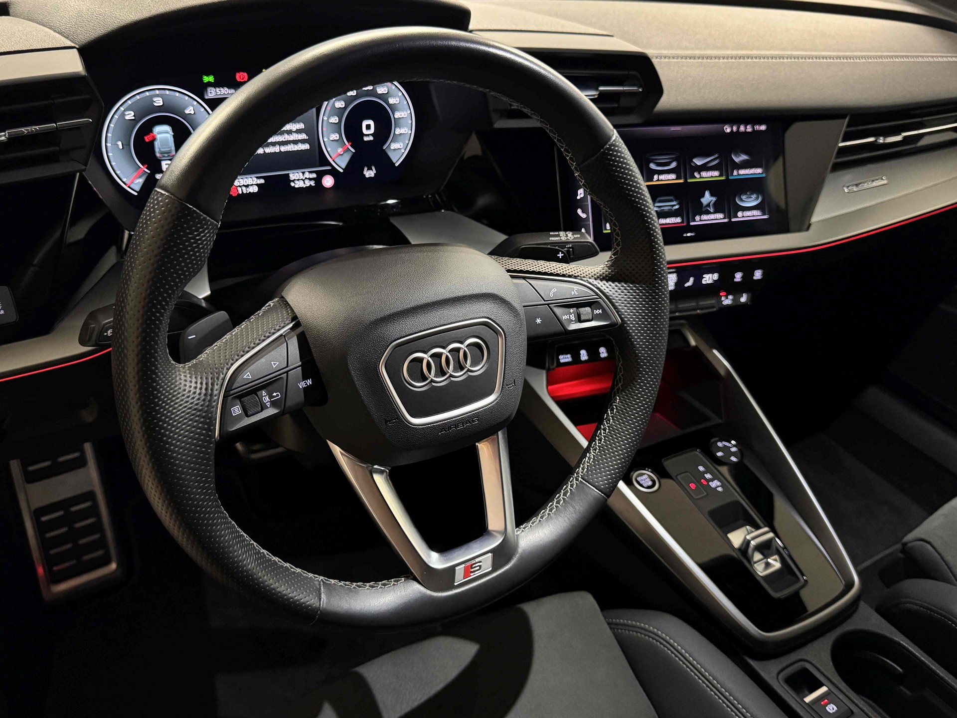 AUDI A3 Sportback 40 TDI S line S-tronic quattro-image-10