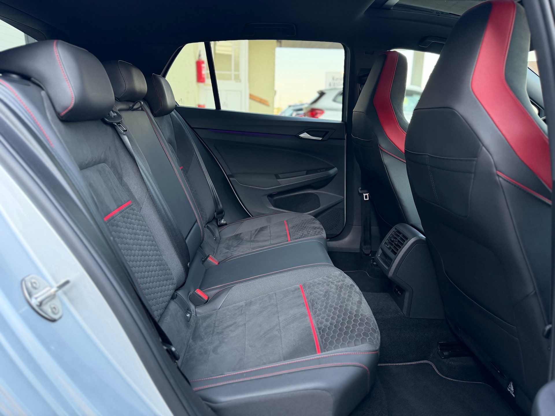 VW Golf 2.0 TSI GTI Clubsport DSG-image-12