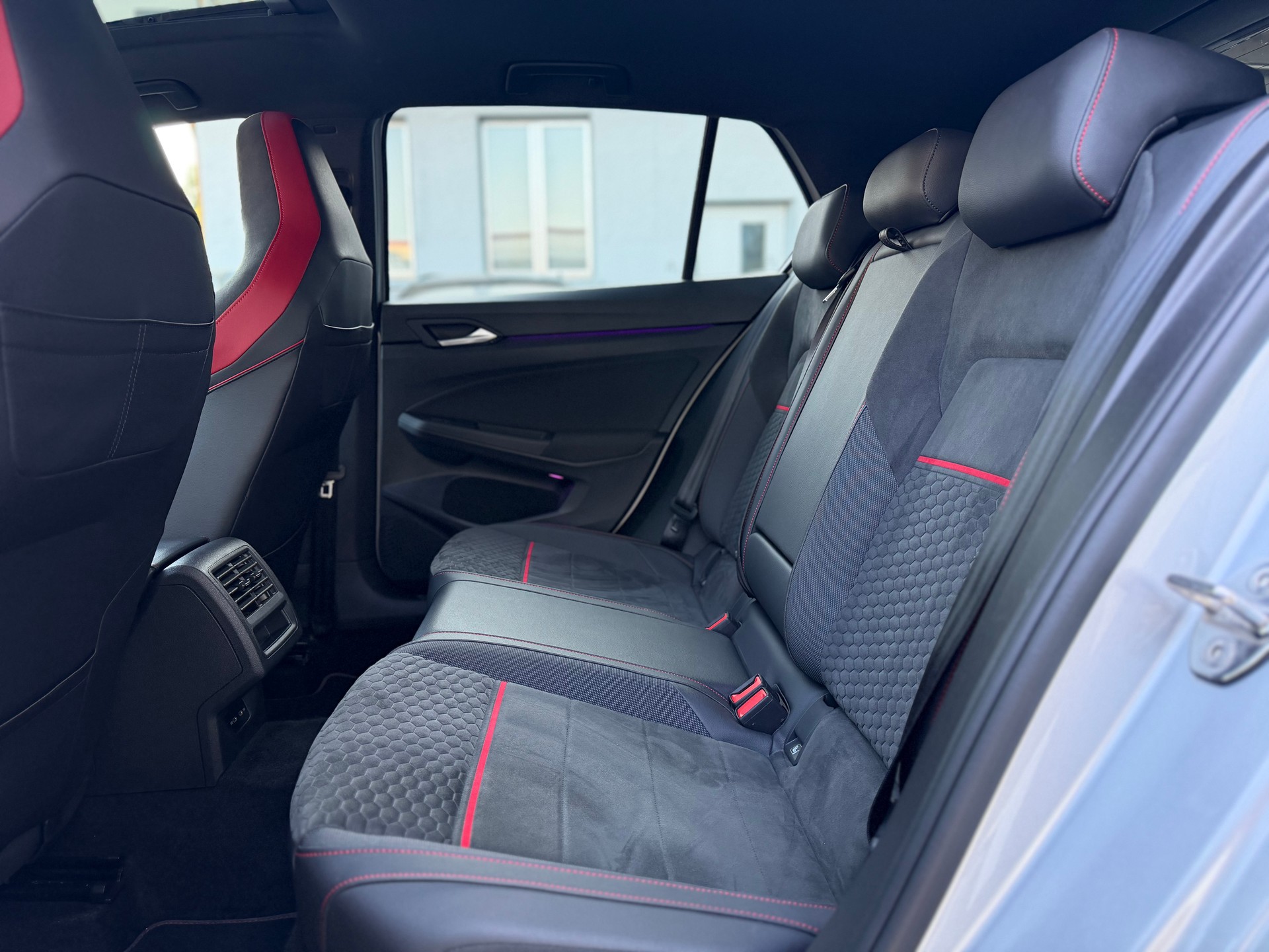 VW Golf 2.0 TSI GTI Clubsport DSG-image-10