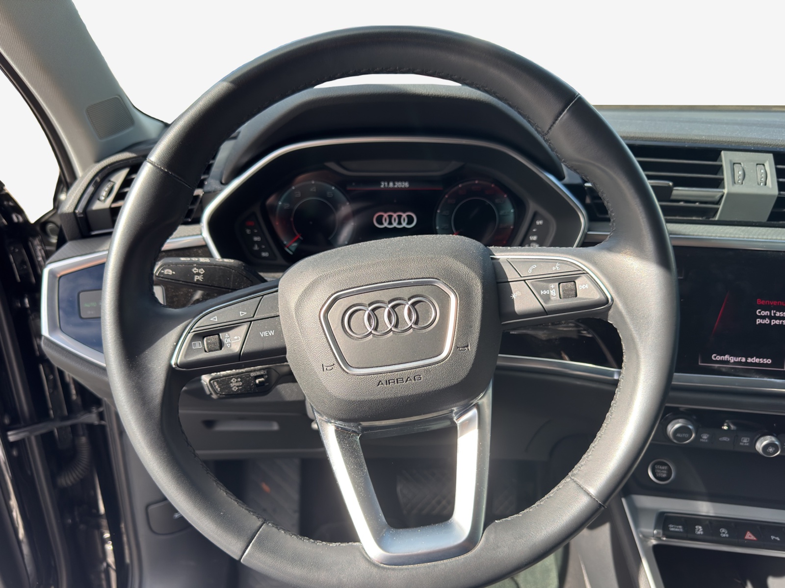 AUDI Q3 Sportback 35 TFSI Attraction-image-9