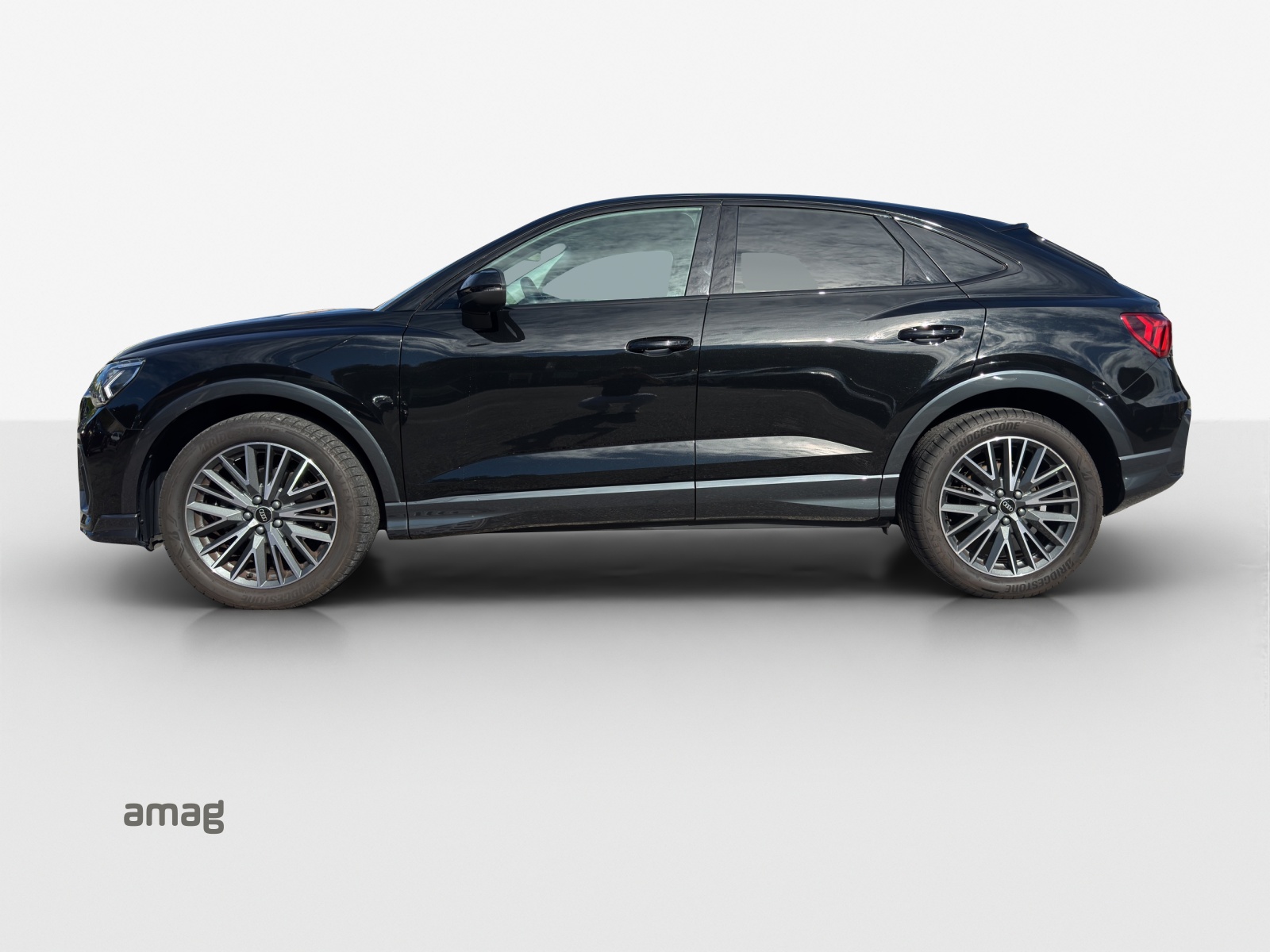 AUDI Q3 Sportback 35 TFSI Attraction-showroom-element-1
