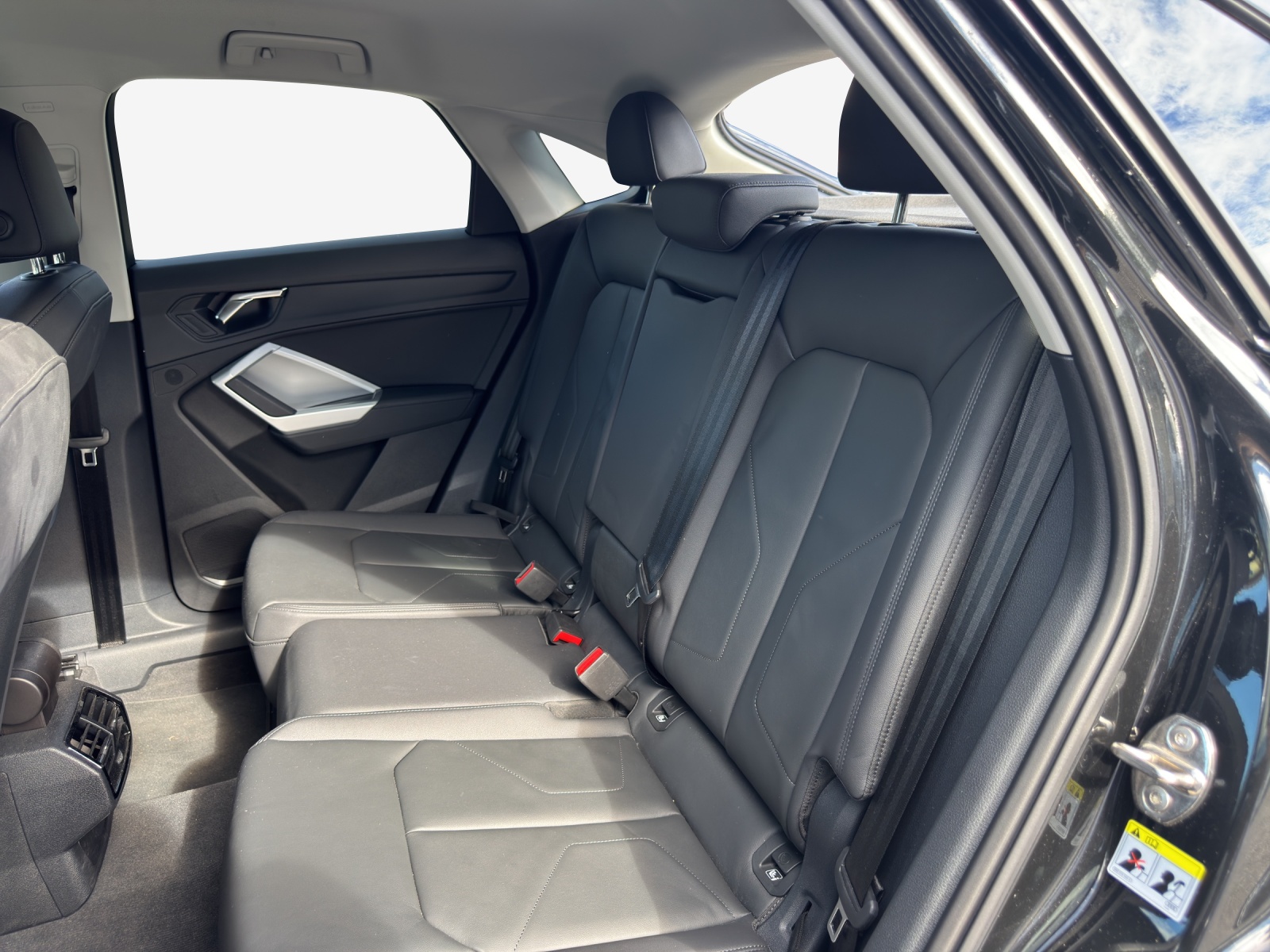 AUDI Q3 Sportback 35 TFSI Attraction-image-11