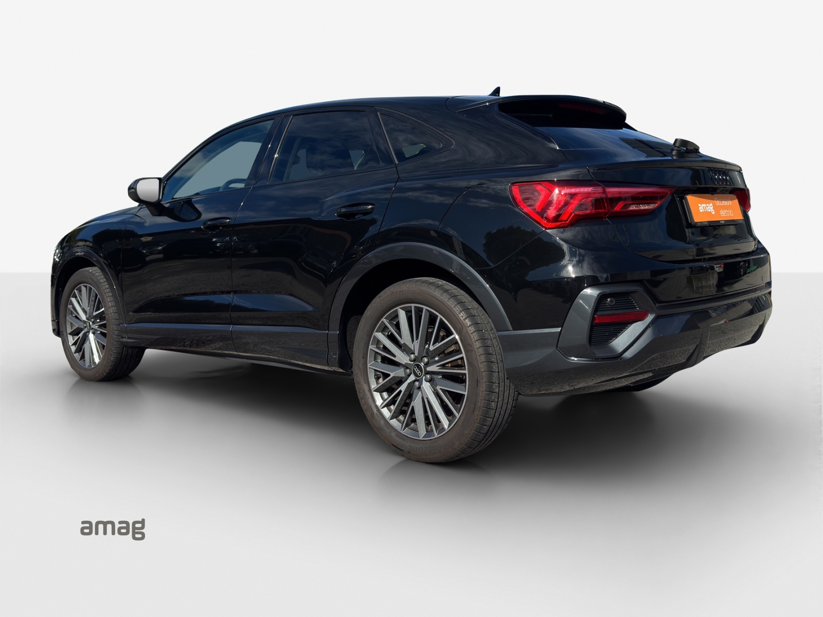 AUDI Q3 Sportback 35 TFSI Attraction-showroom-element-2