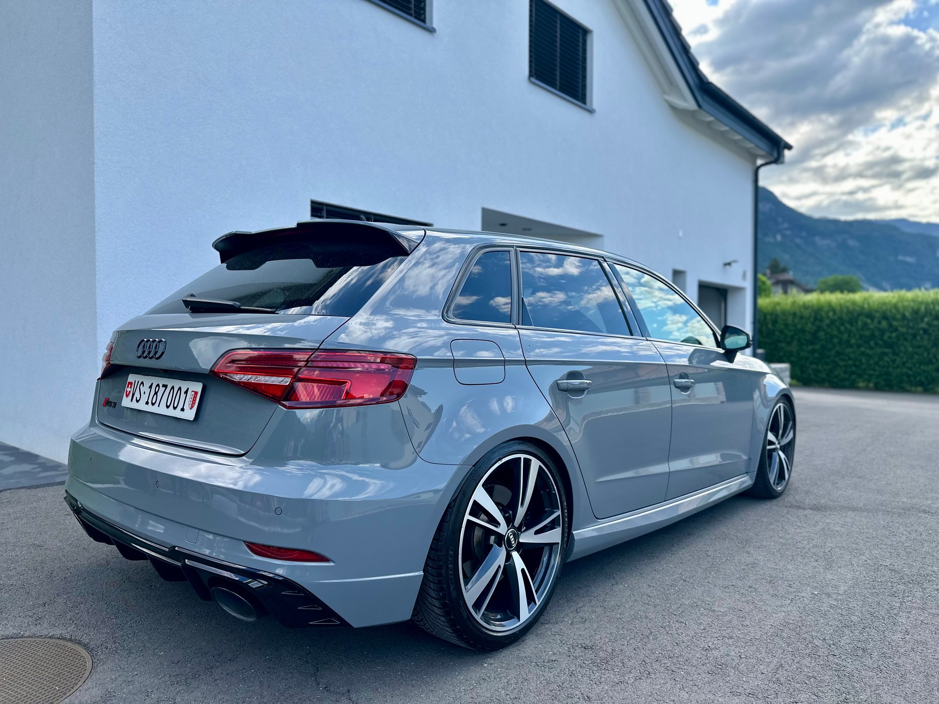 AUDI 2.5 T FSI quattro S-Tronic-image-1