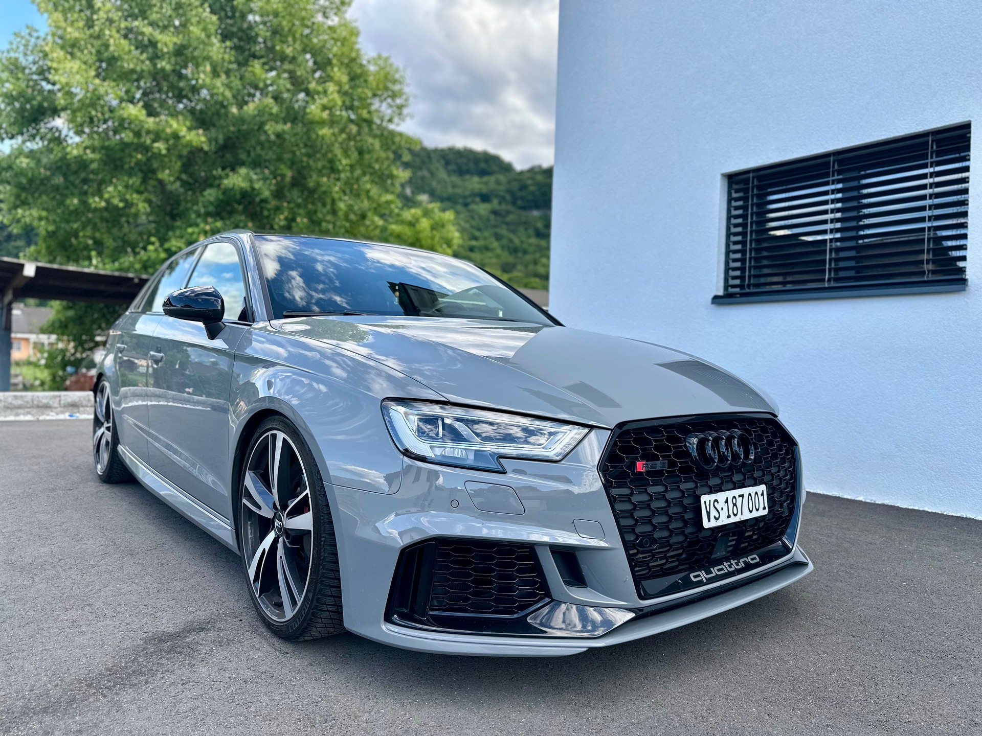 AUDI 2.5 T FSI quattro S-Tronic-image-3