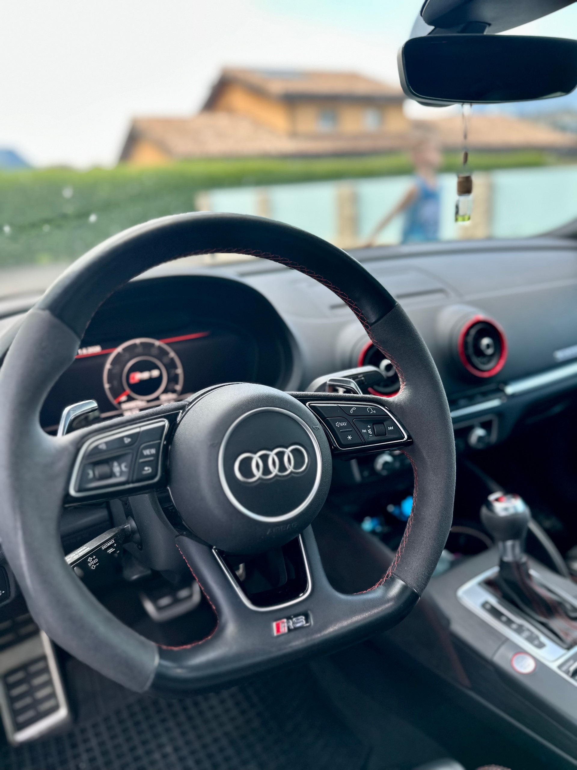 AUDI 2.5 T FSI quattro S-Tronic-image-4