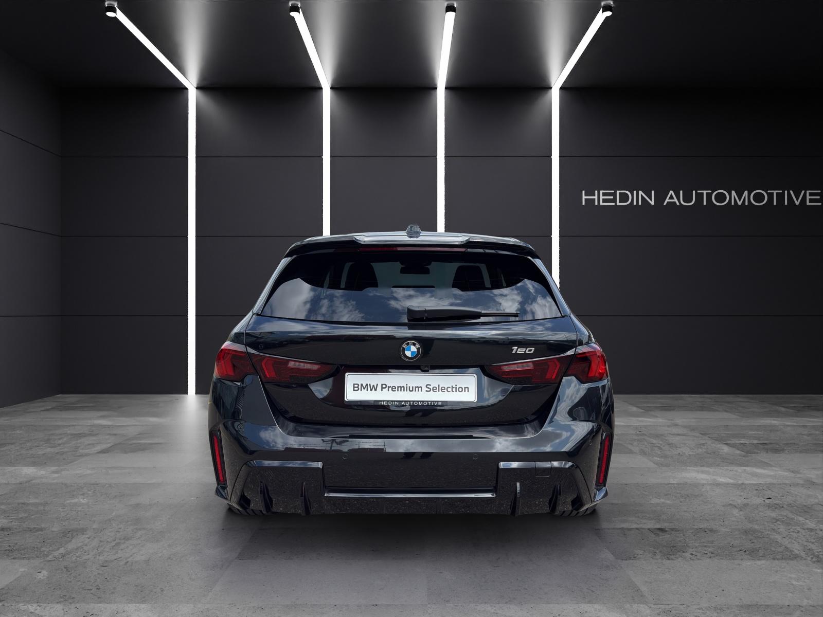 BMW 120i-image-4