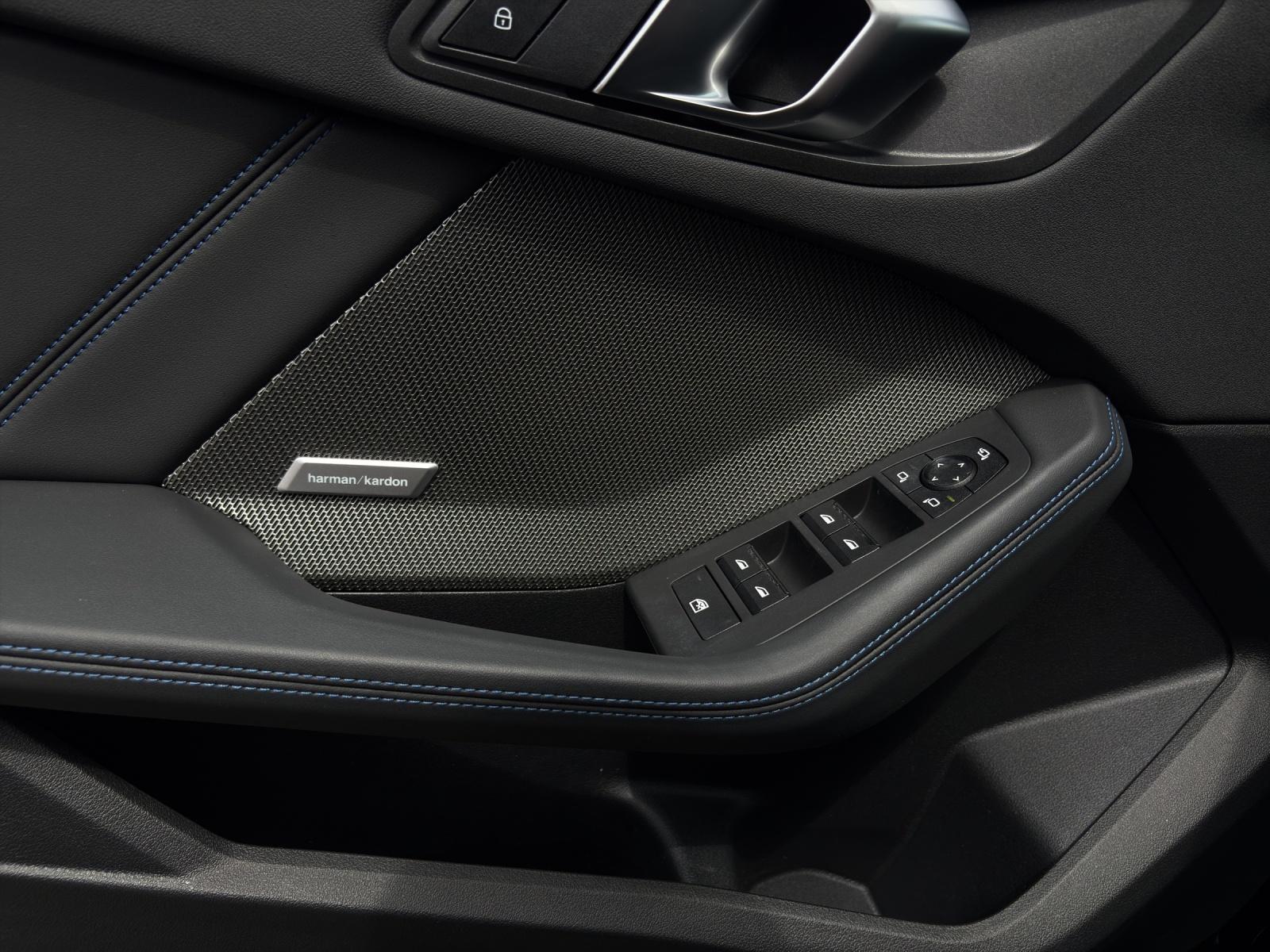 BMW 120i-image-19
