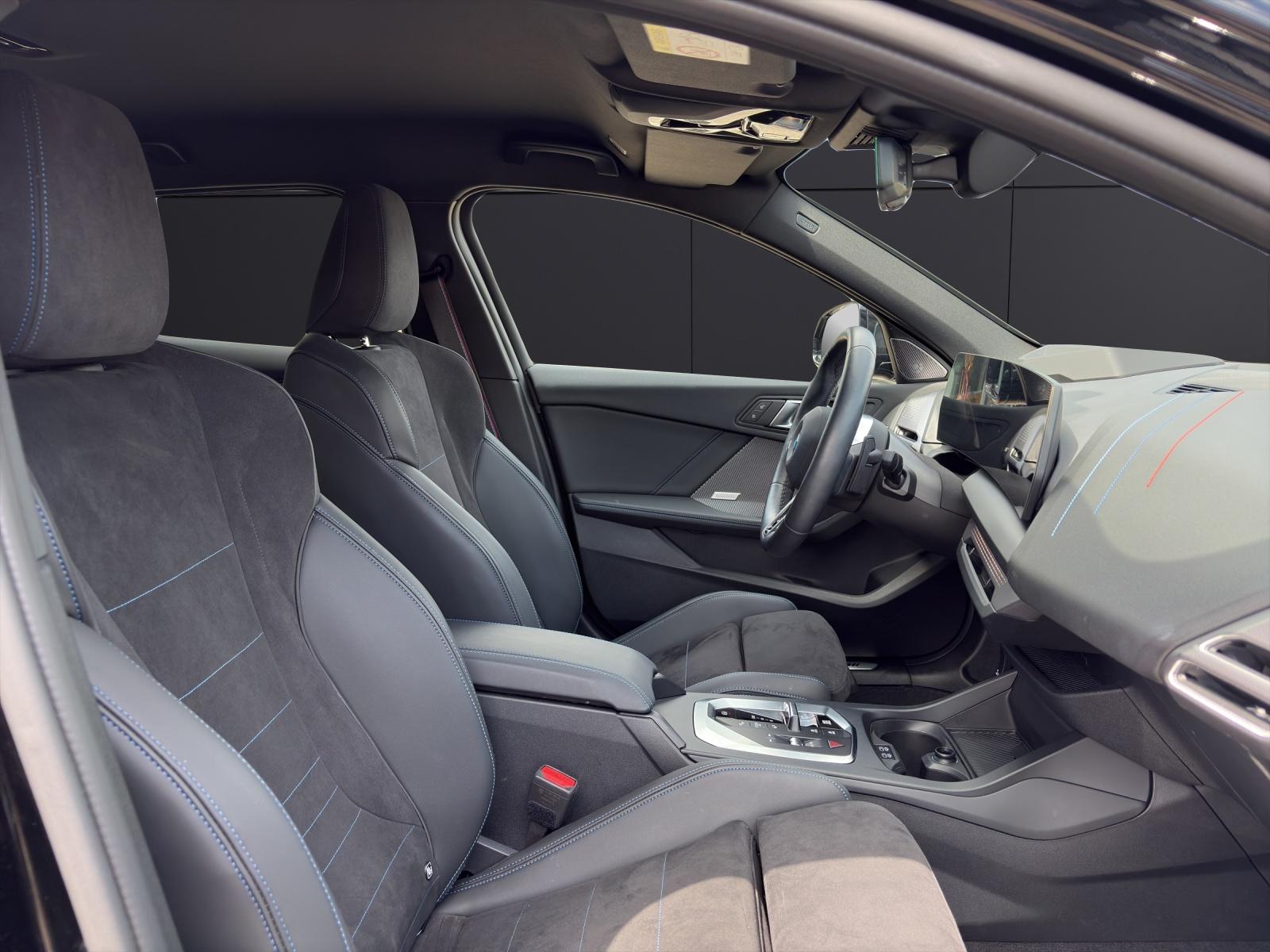 BMW 120i-image-10
