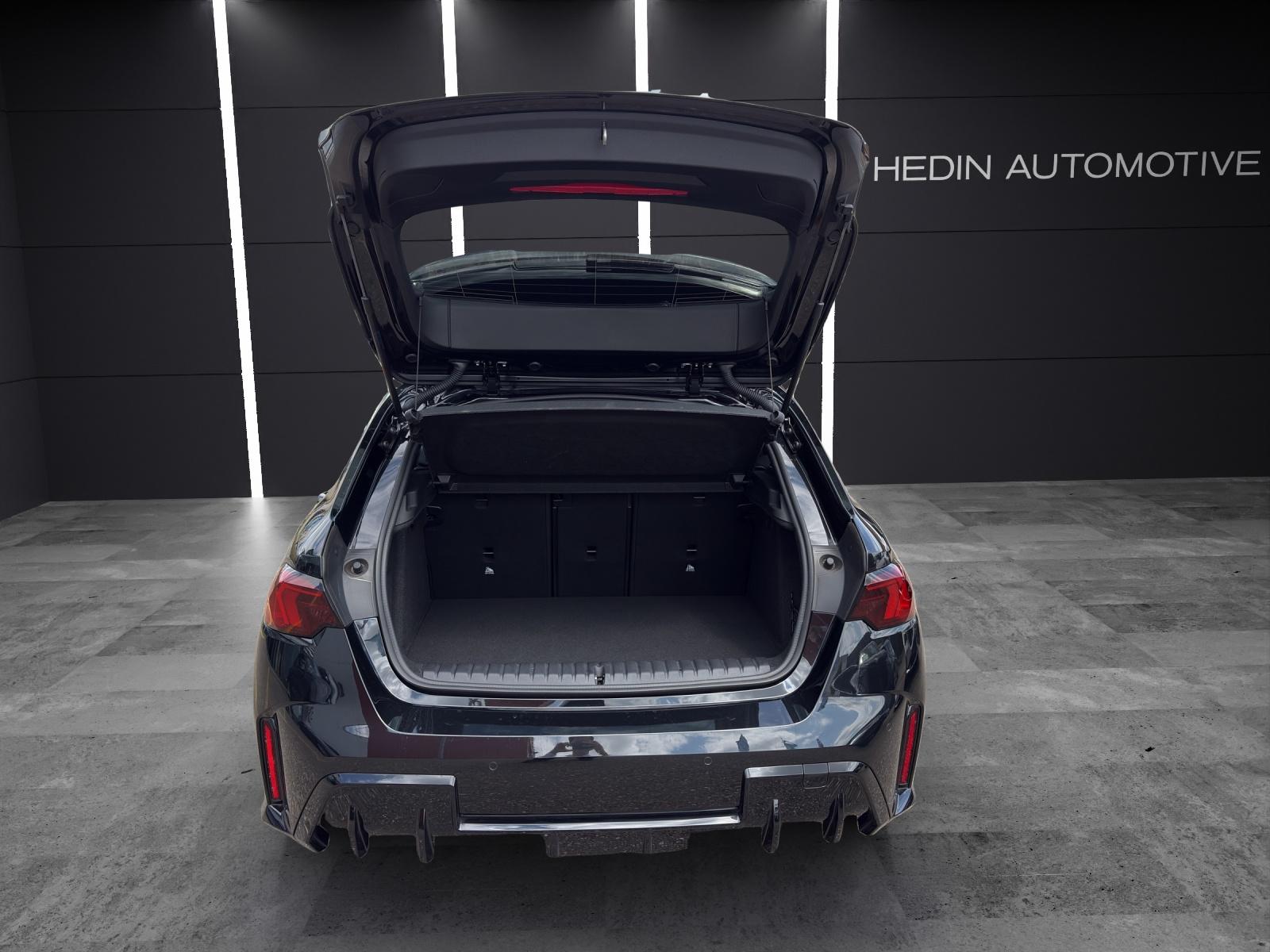 BMW 120i-image-5