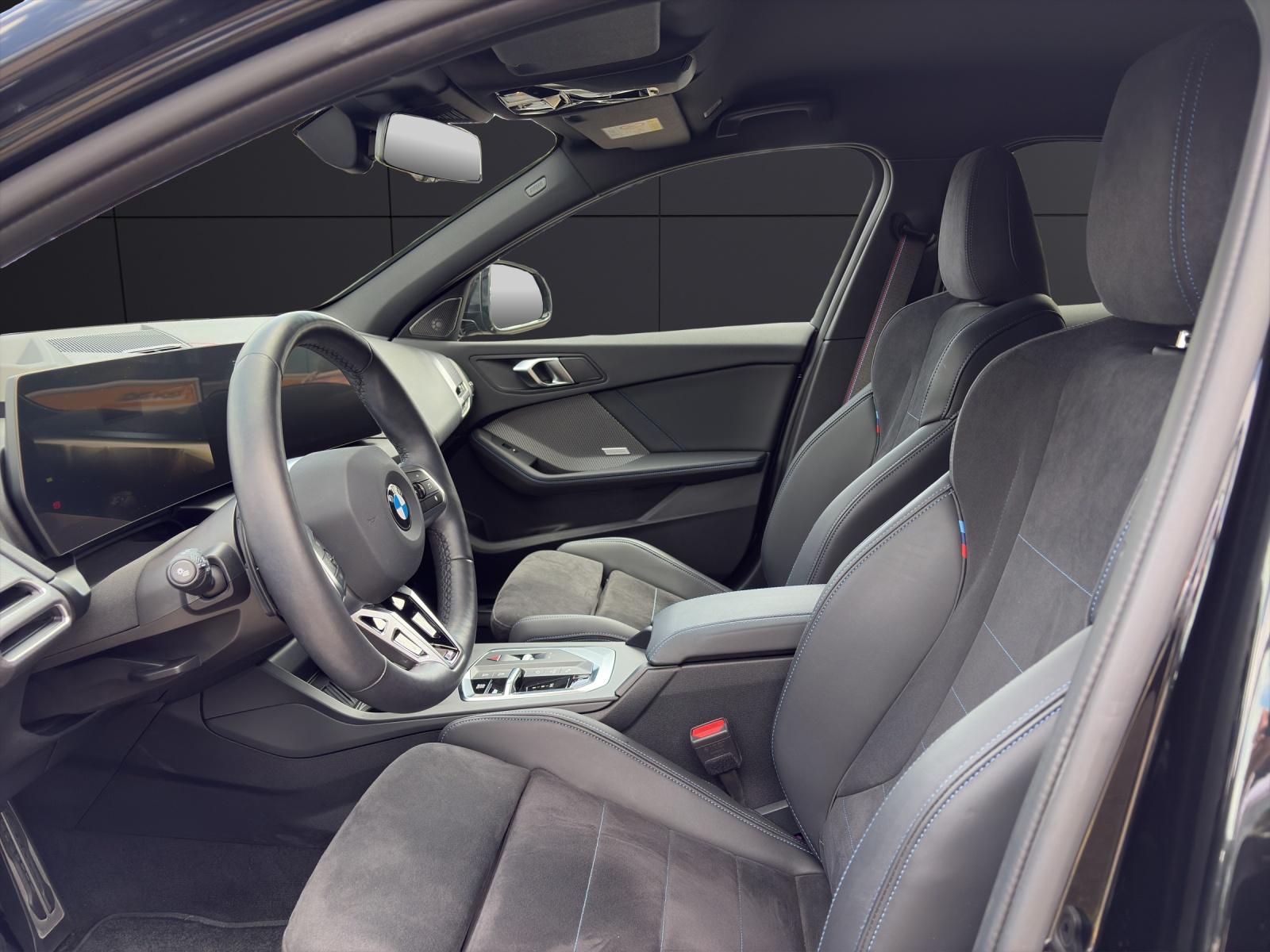 BMW 120i-image-1