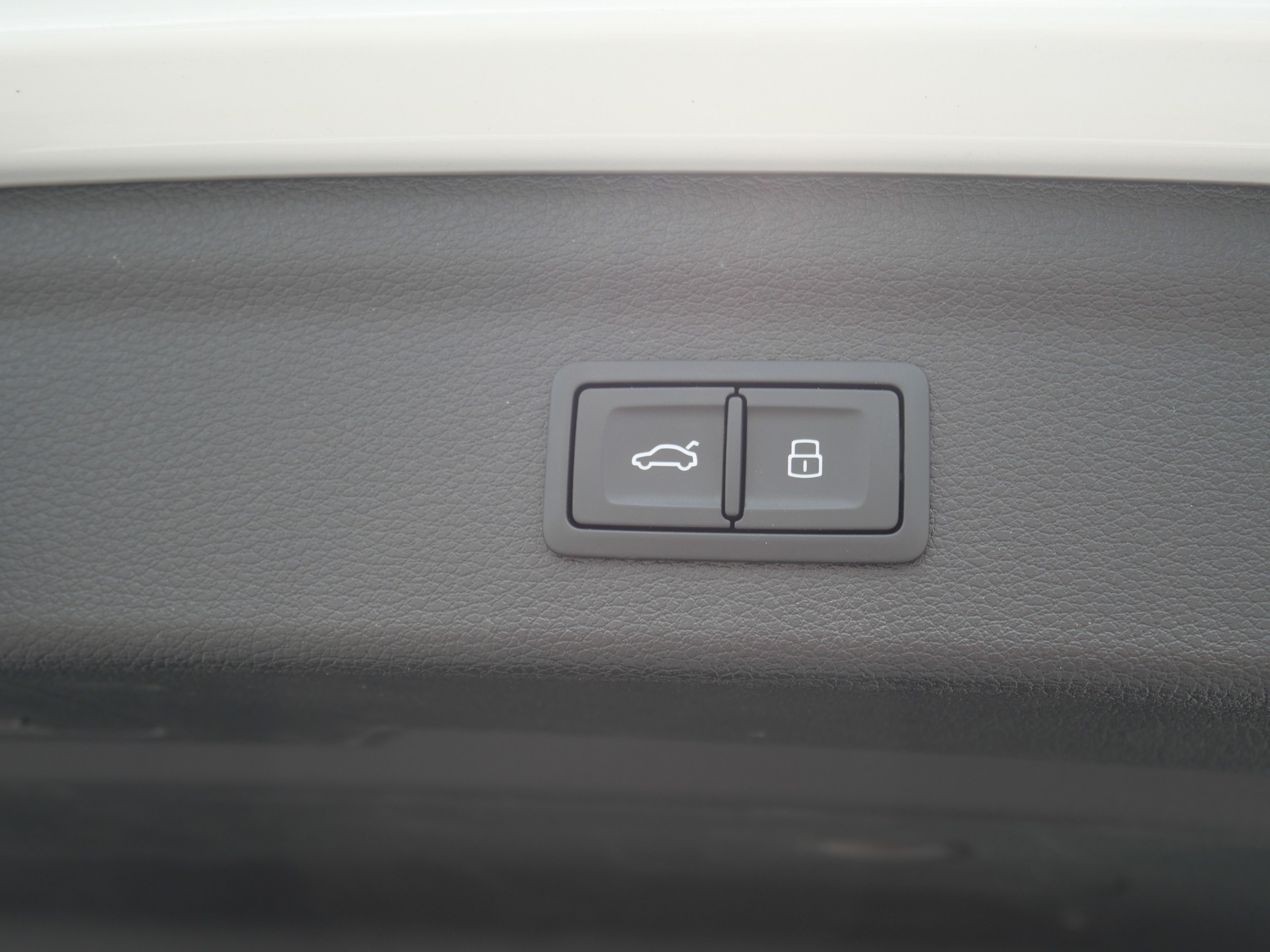 AUDI Q3 40 TFSI S line quattro S-tronic *CH-Auto, 5 J. Garantie, 360°-Kamera, 8-fach Alu, AHK -2'000kg*-image-11