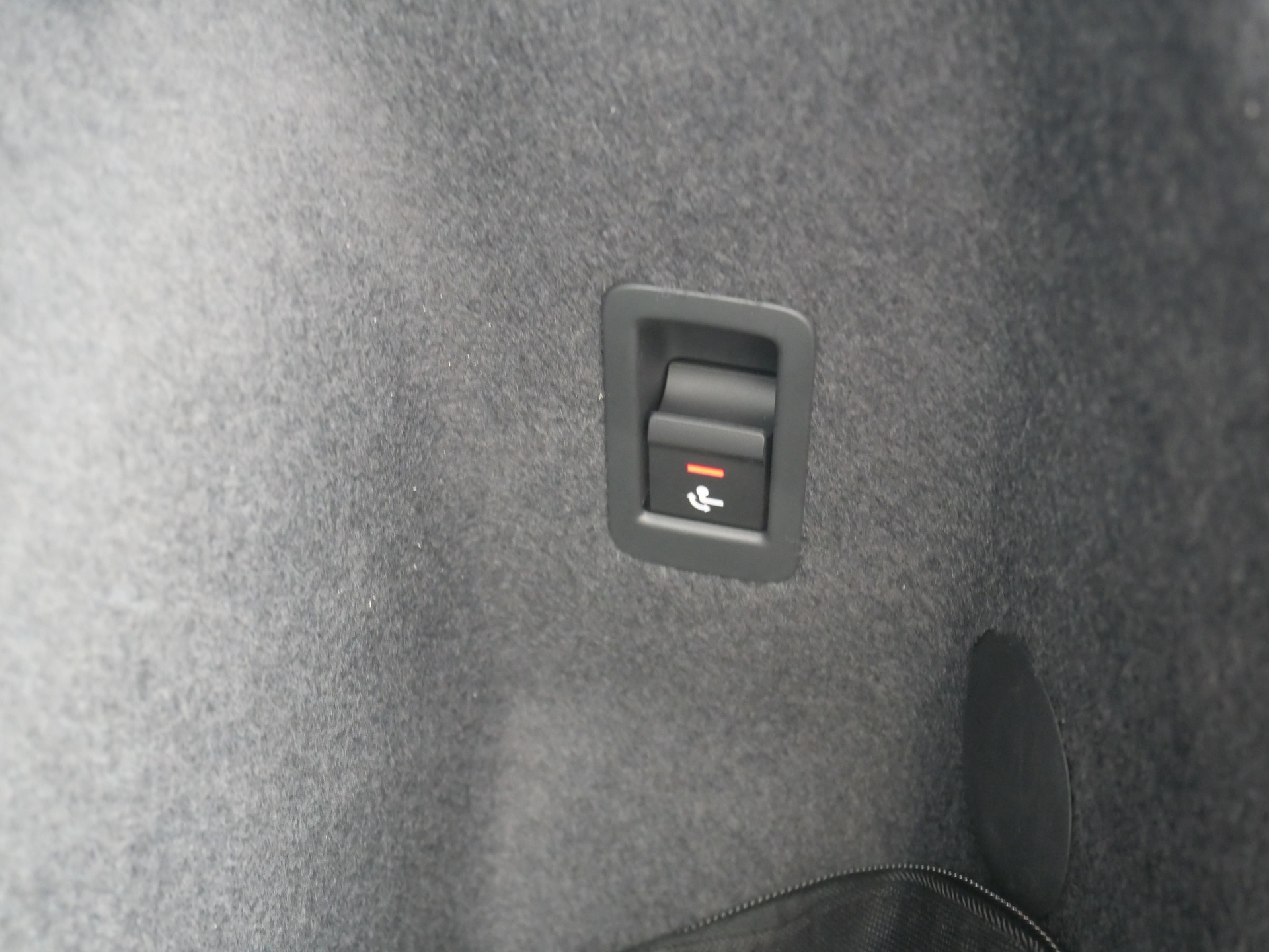 AUDI Q3 40 TFSI S line quattro S-tronic *CH-Auto, 5 J. Garantie, 360°-Kamera, 8-fach Alu, AHK -2'000kg*-image-9