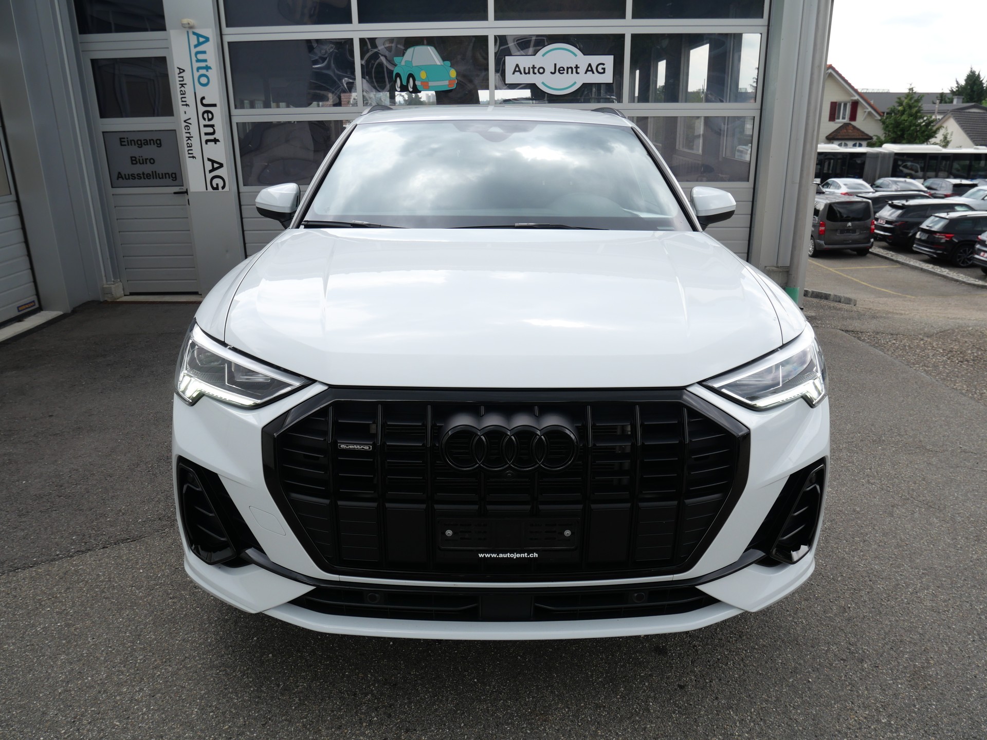 AUDI Q3 40 TFSI S line quattro S-tronic *CH-Auto, 5 J. Garantie, 360°-Kamera, 8-fach Alu, AHK -2'000kg*-image-4