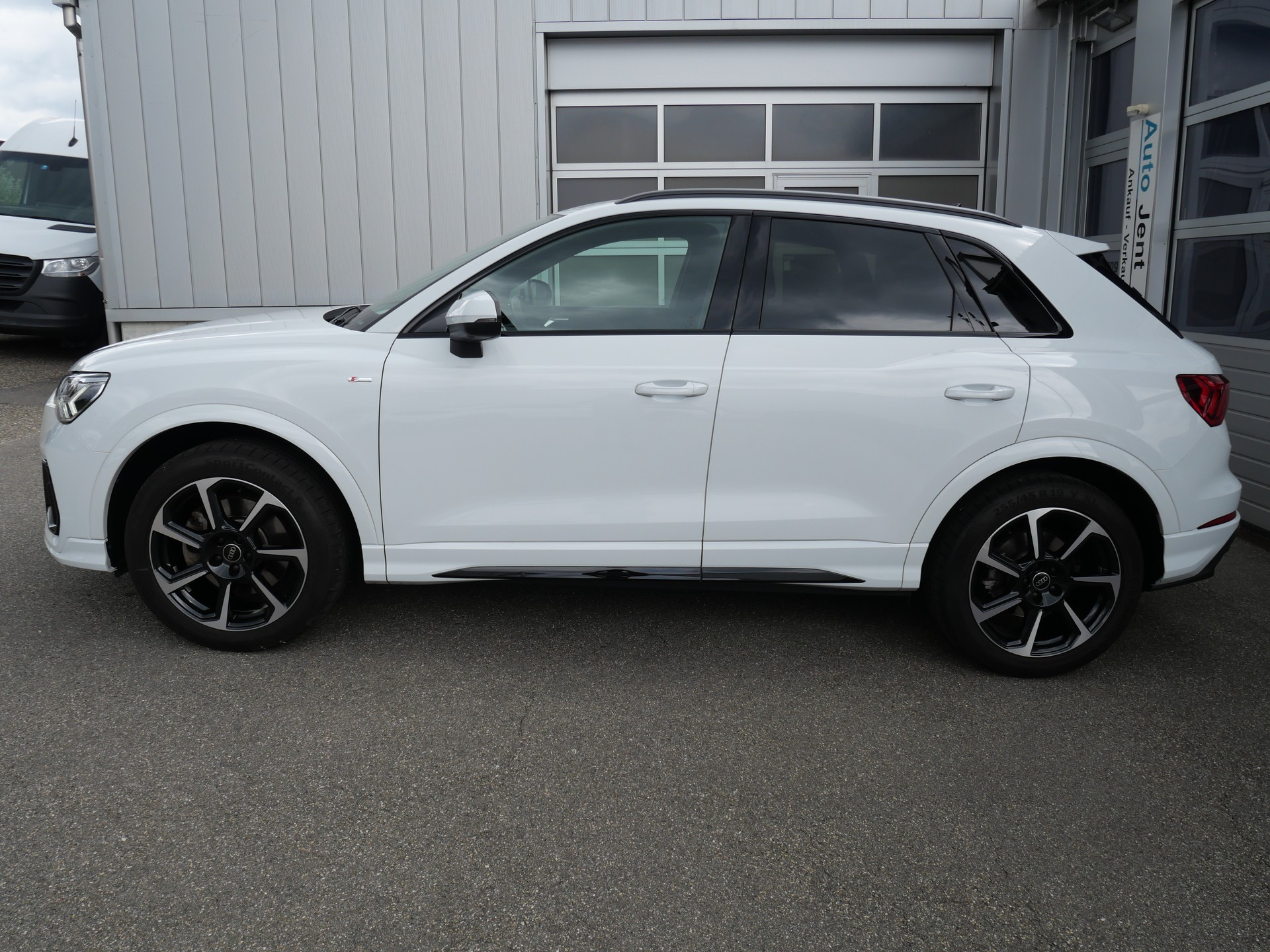 AUDI Q3 40 TFSI S line quattro S-tronic *CH-Auto, 5 J. Garantie, 360°-Kamera, 8-fach Alu, AHK -2'000kg*-showroom-element-3