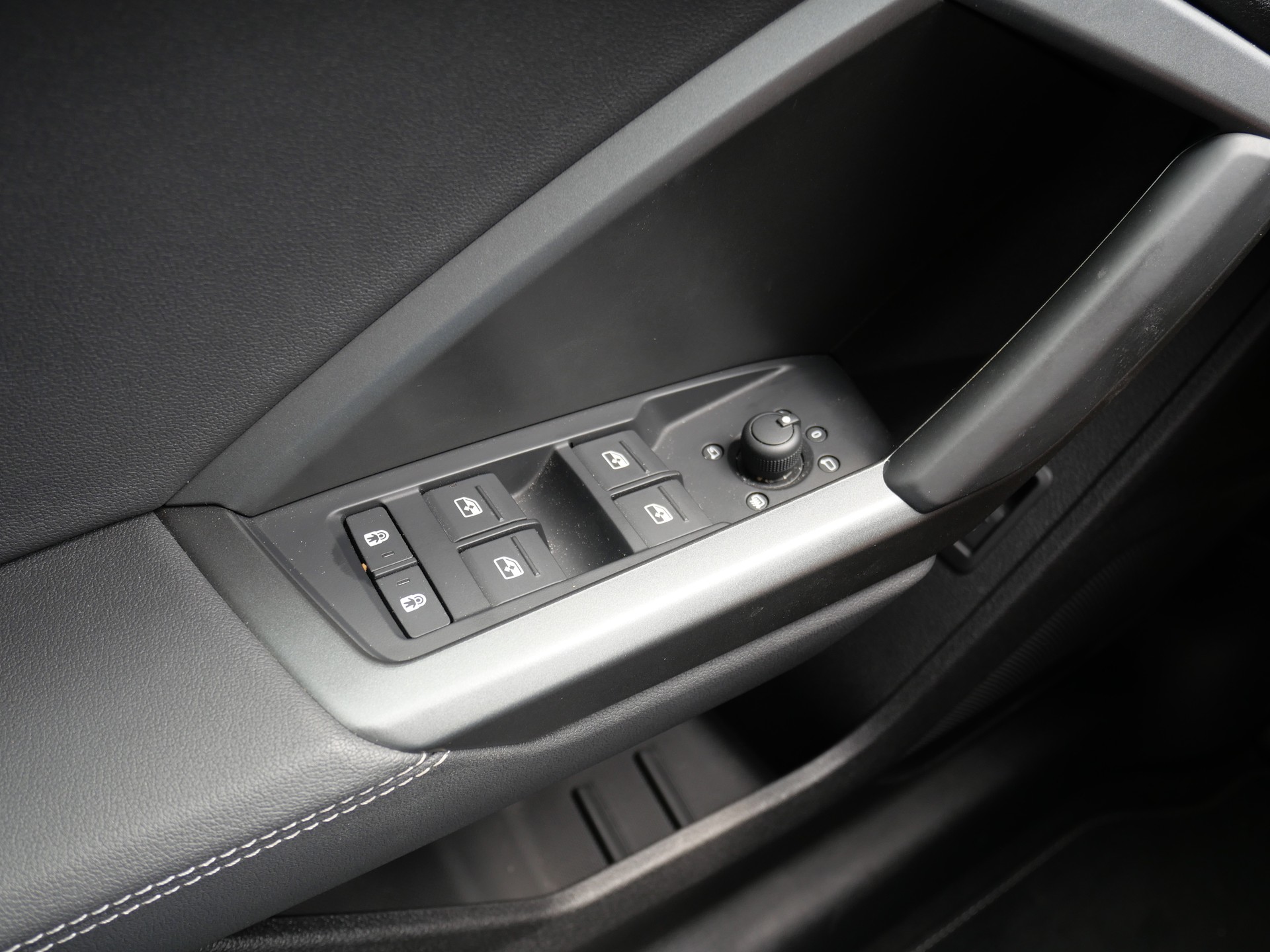 AUDI Q3 40 TFSI S line quattro S-tronic *CH-Auto, 5 J. Garantie, 360°-Kamera, 8-fach Alu, AHK -2'000kg*-image-30