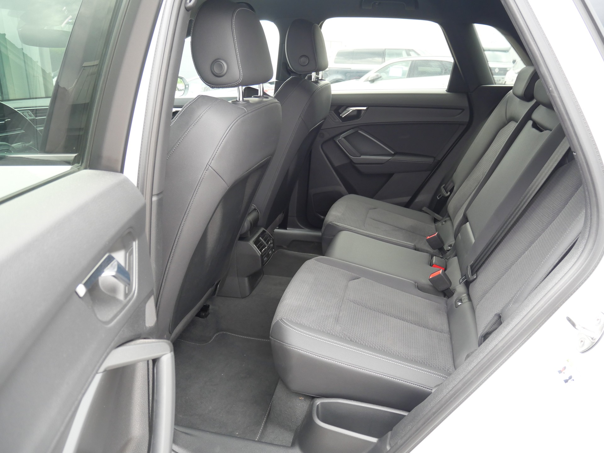 AUDI Q3 40 TFSI S line quattro S-tronic *CH-Auto, 5 J. Garantie, 360°-Kamera, 8-fach Alu, AHK -2'000kg*-image-14