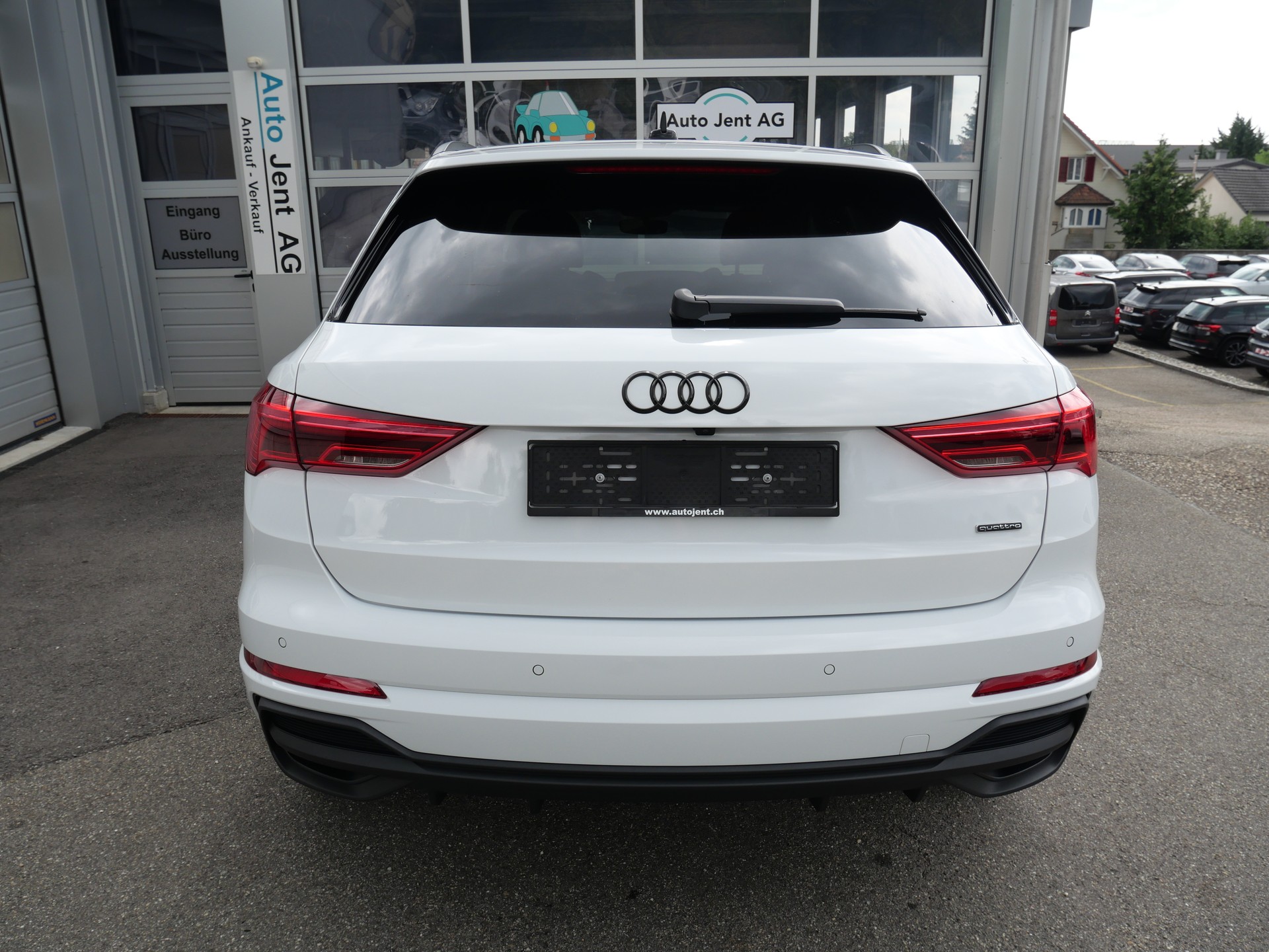 AUDI Q3 40 TFSI S line quattro S-tronic *CH-Auto, 5 J. Garantie, 360°-Kamera, 8-fach Alu, AHK -2'000kg*-image-7