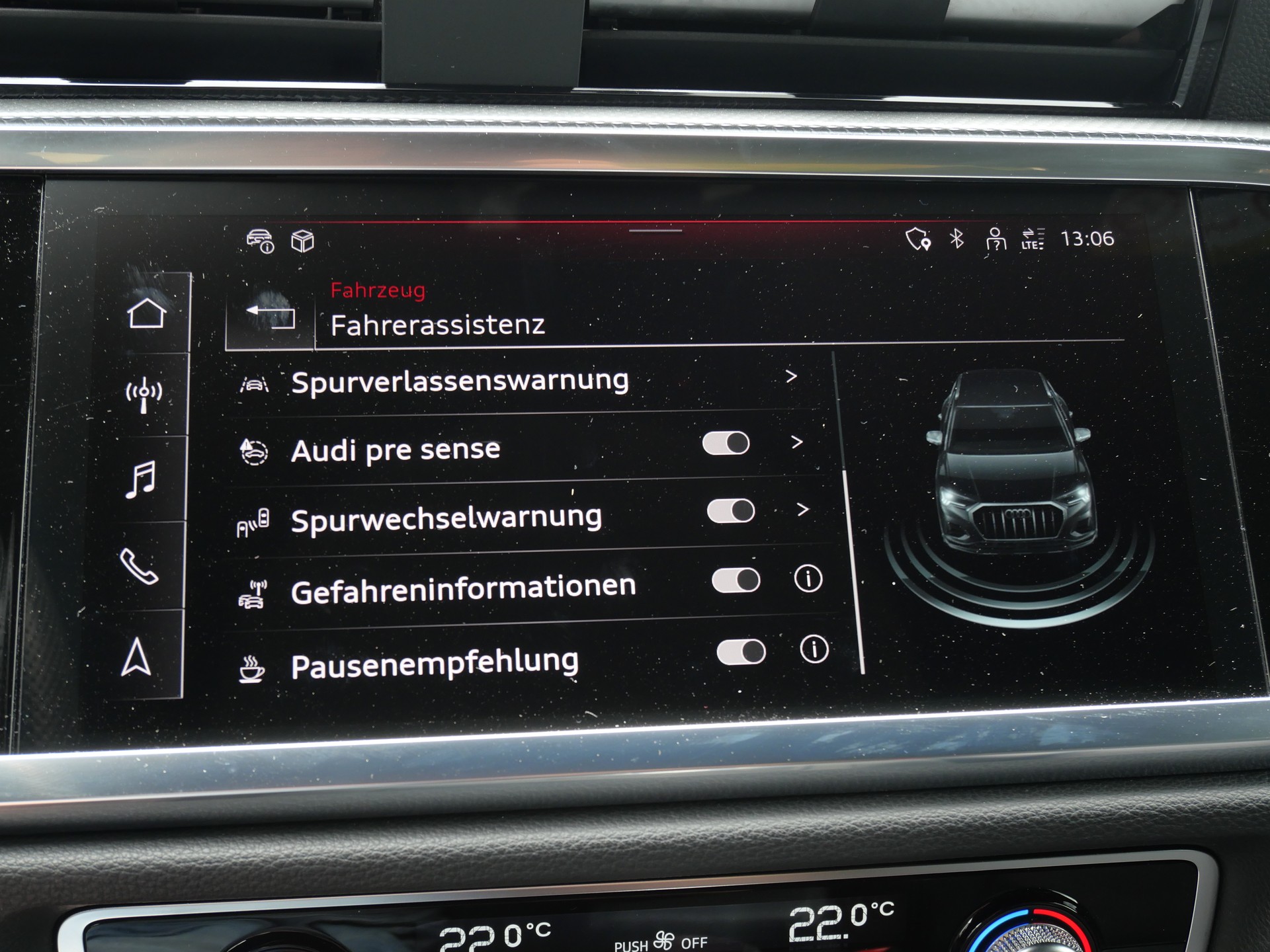 AUDI Q3 40 TFSI S line quattro S-tronic *CH-Auto, 5 J. Garantie, 360°-Kamera, 8-fach Alu, AHK -2'000kg*-image-25