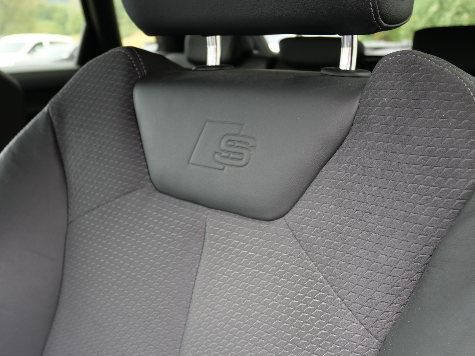 AUDI Q3 40 TFSI S line quattro S-tronic *CH-Auto, 5 J. Garantie, 360°-Kamera, 8-fach Alu, AHK -2'000kg*-image-17