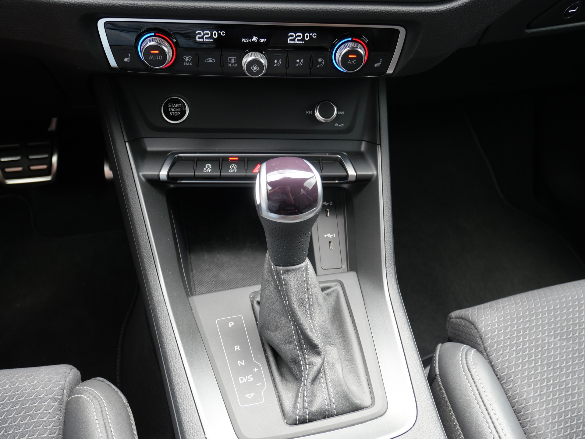 AUDI Q3 40 TFSI S line quattro S-tronic *CH-Auto, 5 J. Garantie, 360°-Kamera, 8-fach Alu, AHK -2'000kg*-image-19