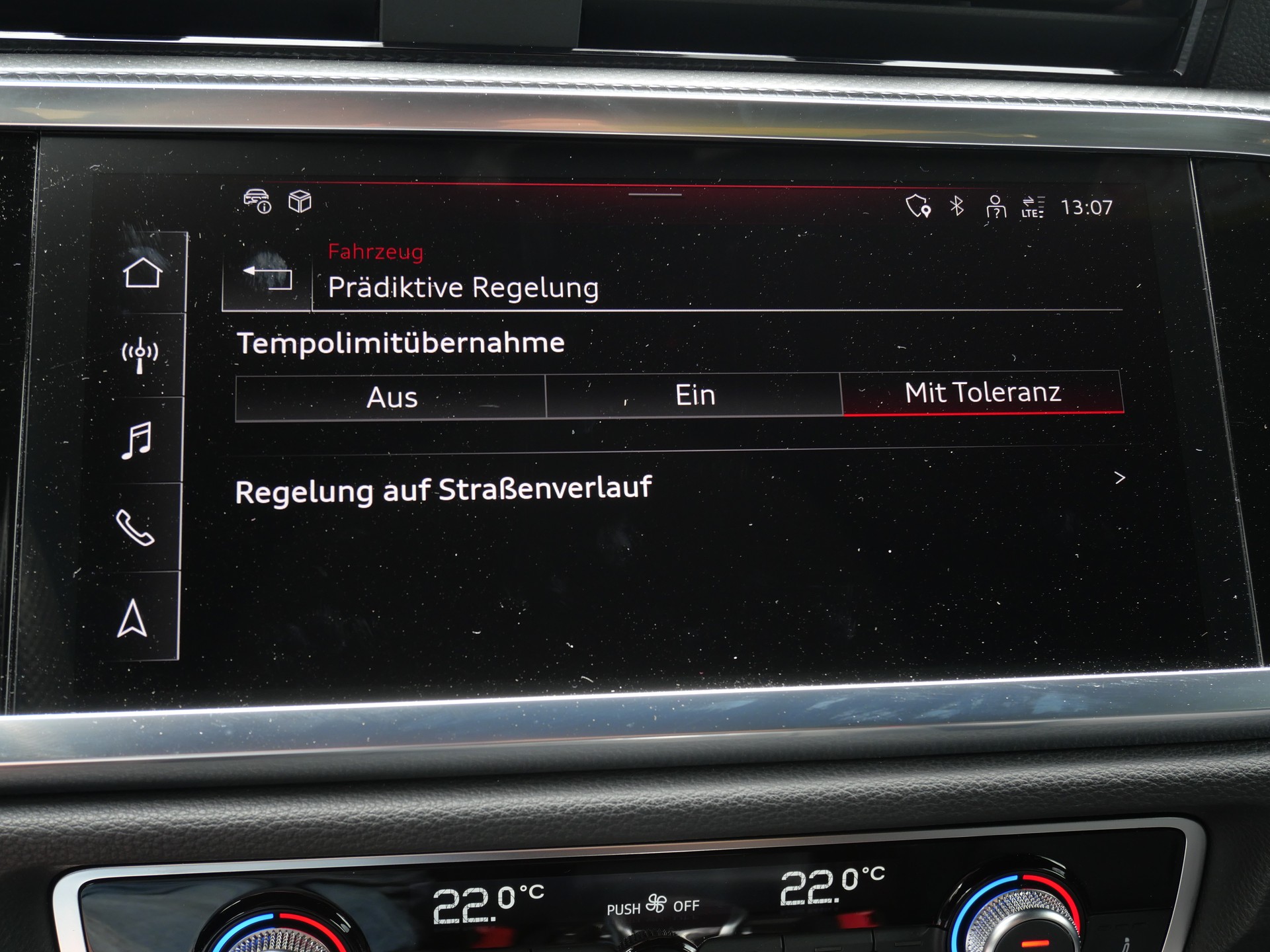 AUDI Q3 40 TFSI S line quattro S-tronic *CH-Auto, 5 J. Garantie, 360°-Kamera, 8-fach Alu, AHK -2'000kg*-image-26