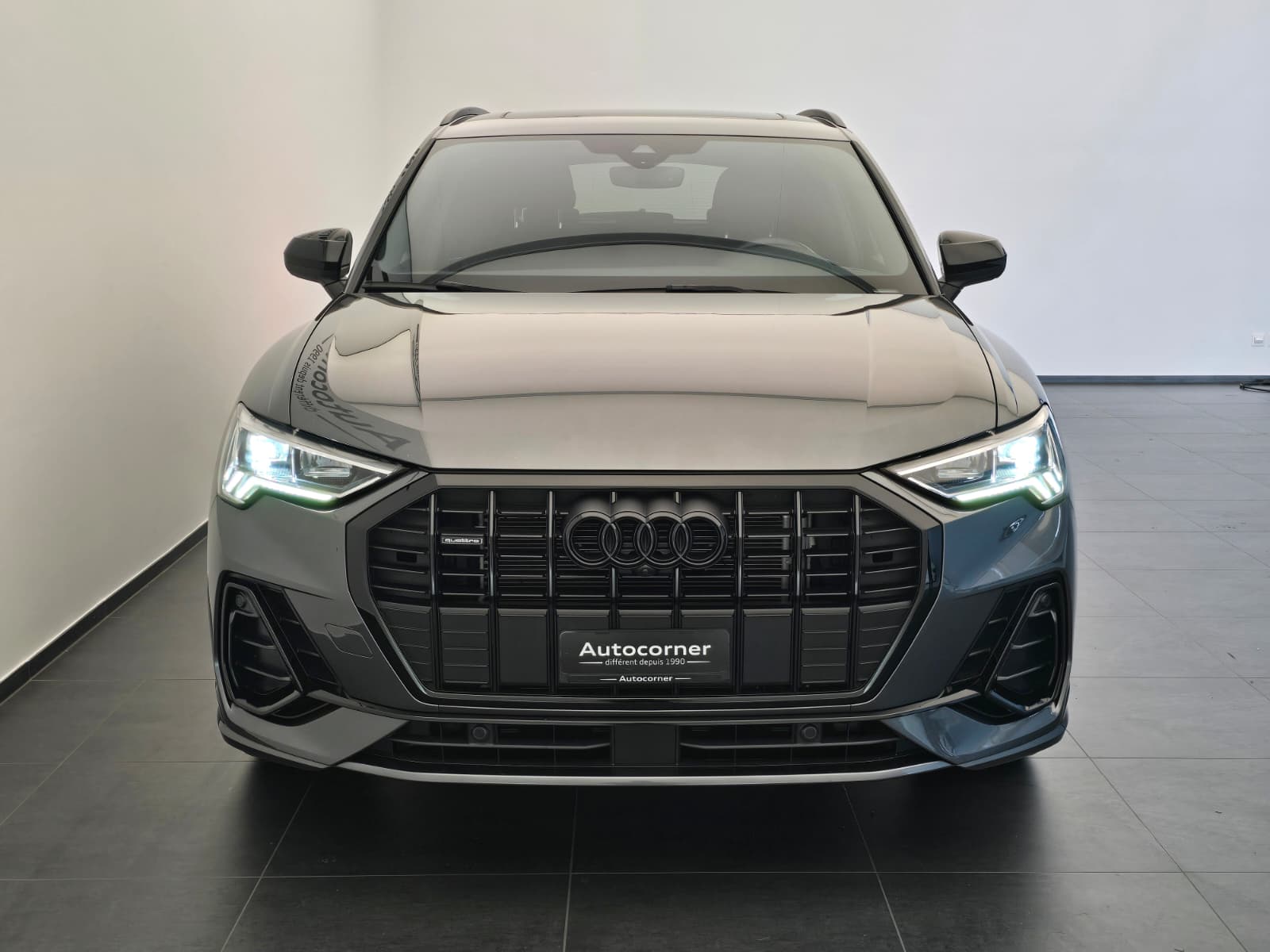 AUDI Q3 40 TFSI S line quattro S-tronic-image-3