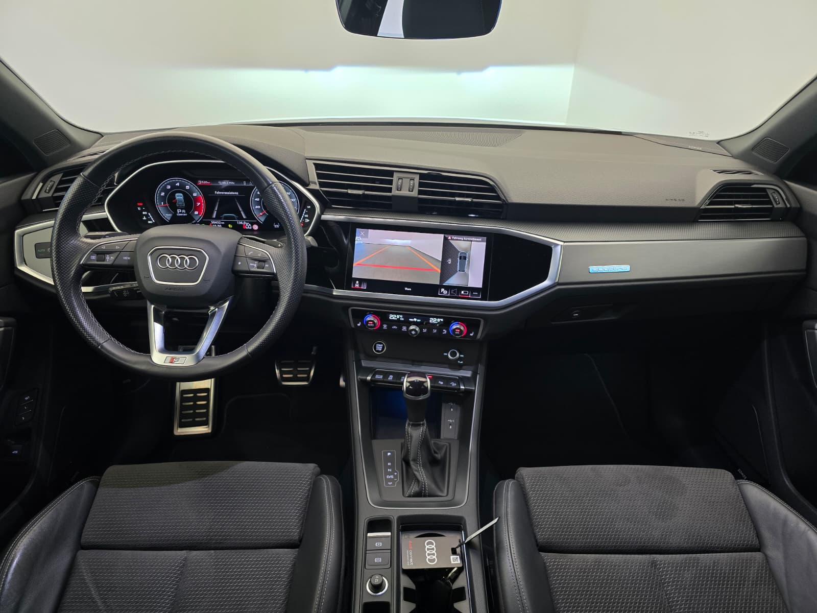 AUDI Q3 40 TFSI S line quattro S-tronic-image-9