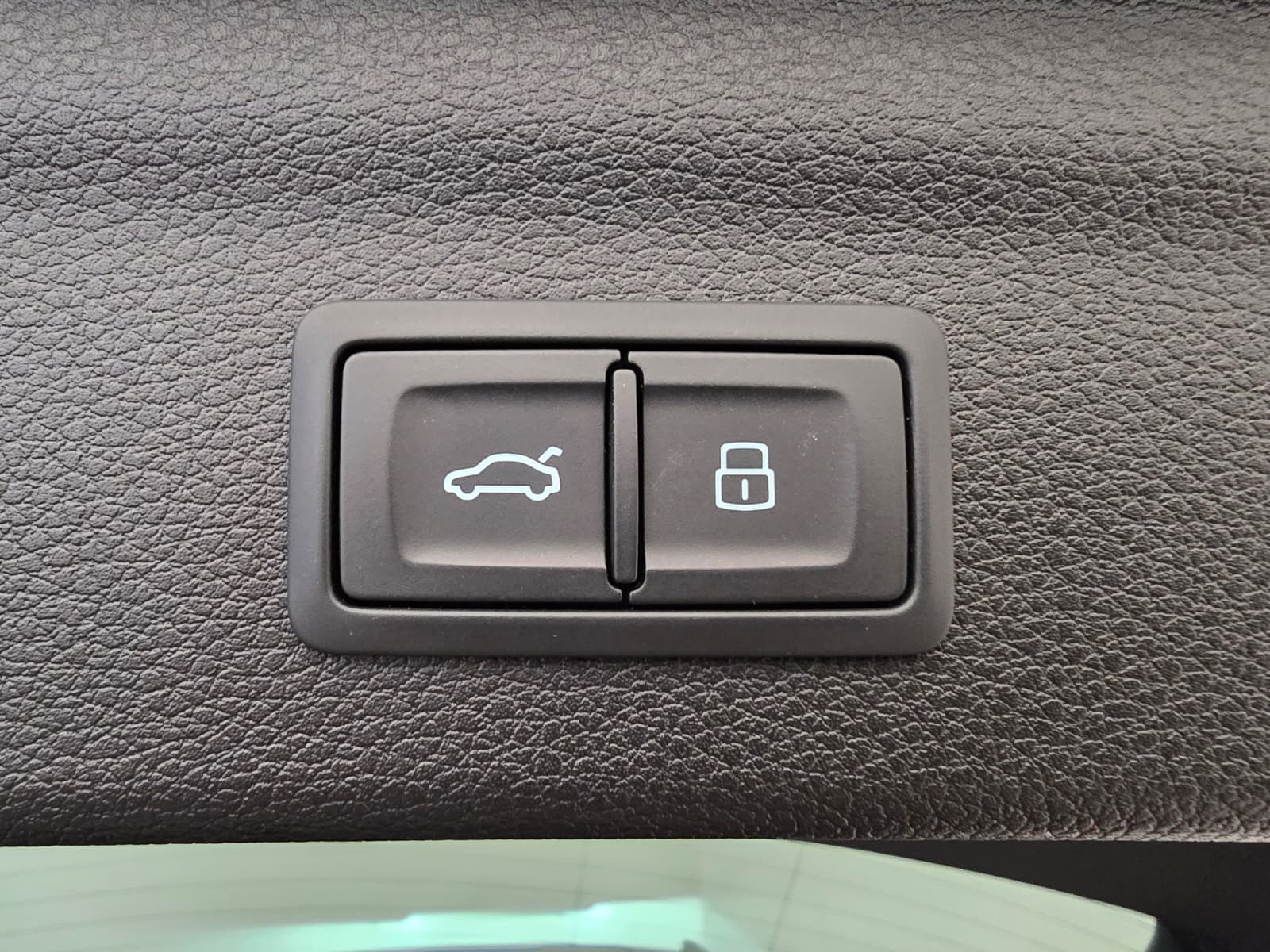 AUDI Q3 40 TFSI S line quattro S-tronic-image-16