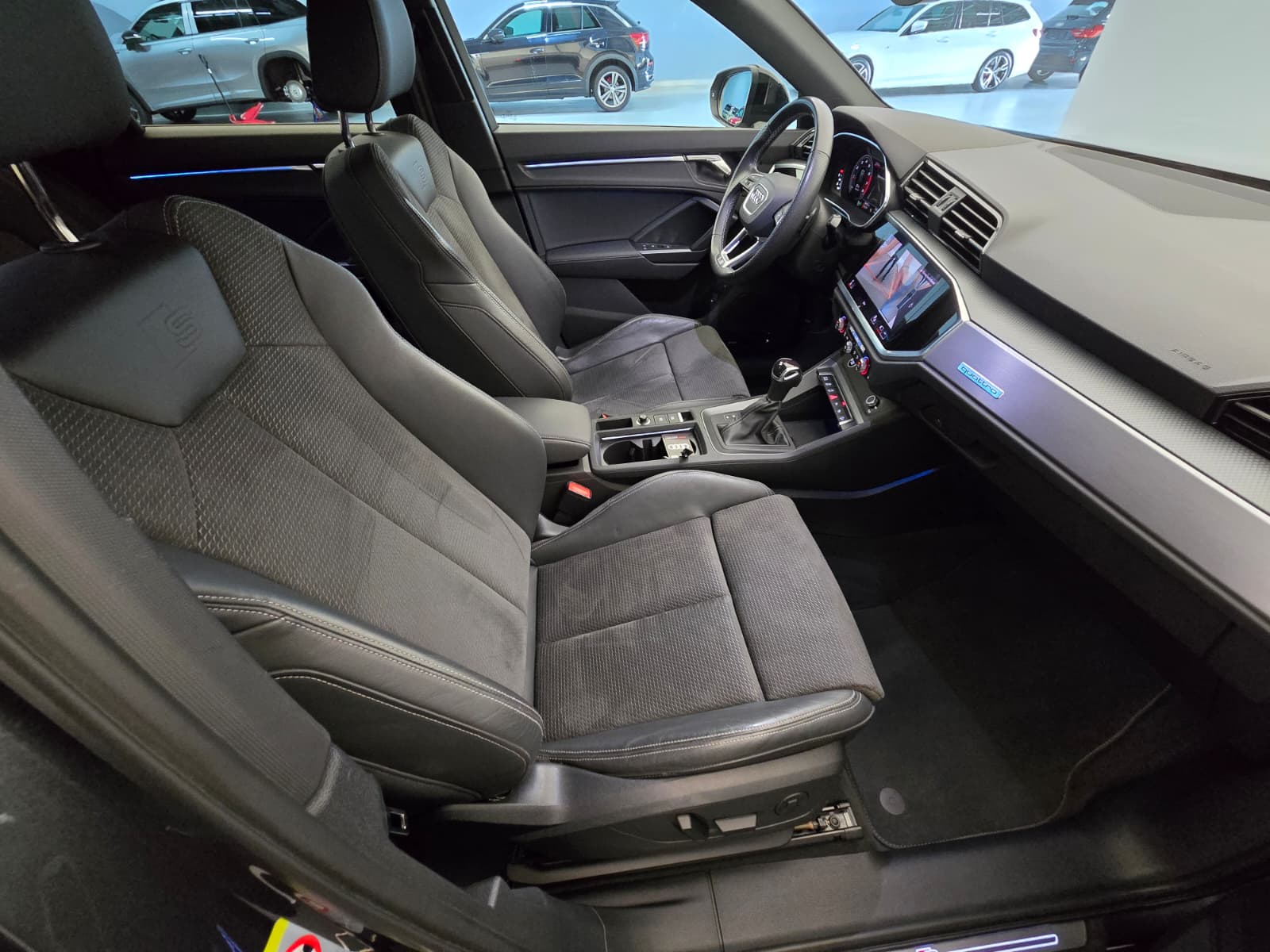 AUDI Q3 40 TFSI S line quattro S-tronic-image-12