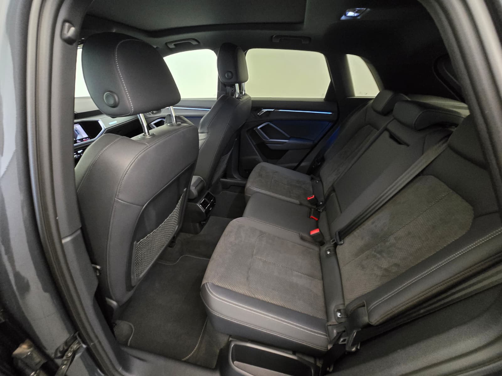 AUDI Q3 40 TFSI S line quattro S-tronic-image-13