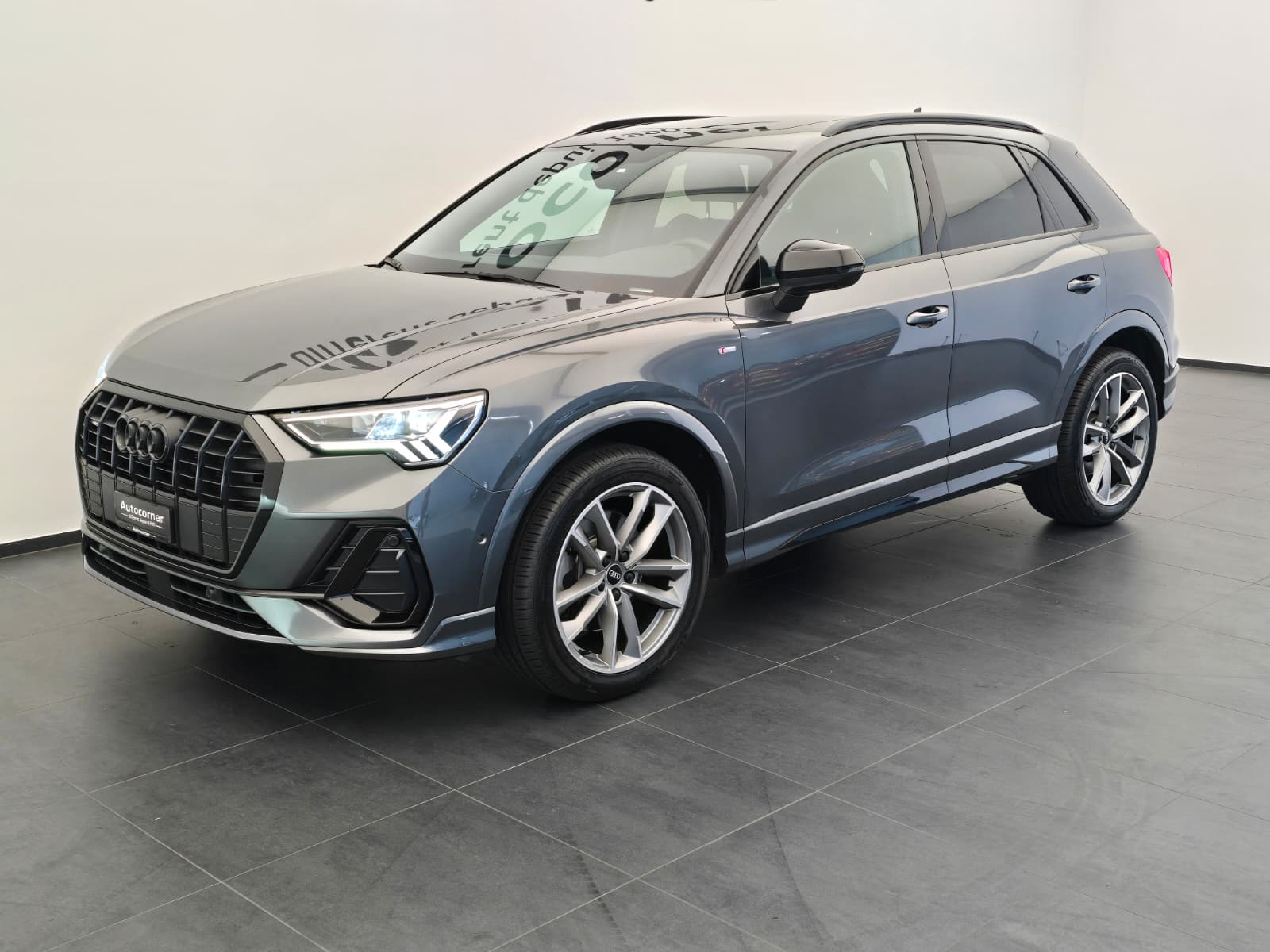 AUDI Q3 40 TFSI S line quattro S-tronic-image-2