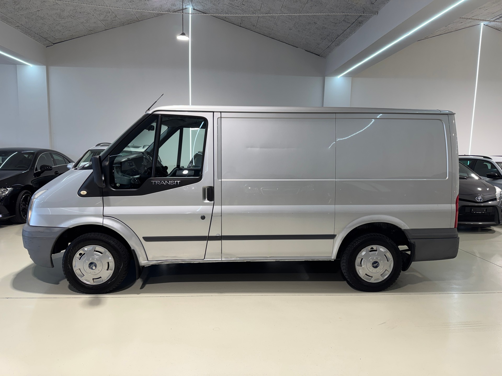 FORD Transit 2.2TDCi 260S Level 3-image-10