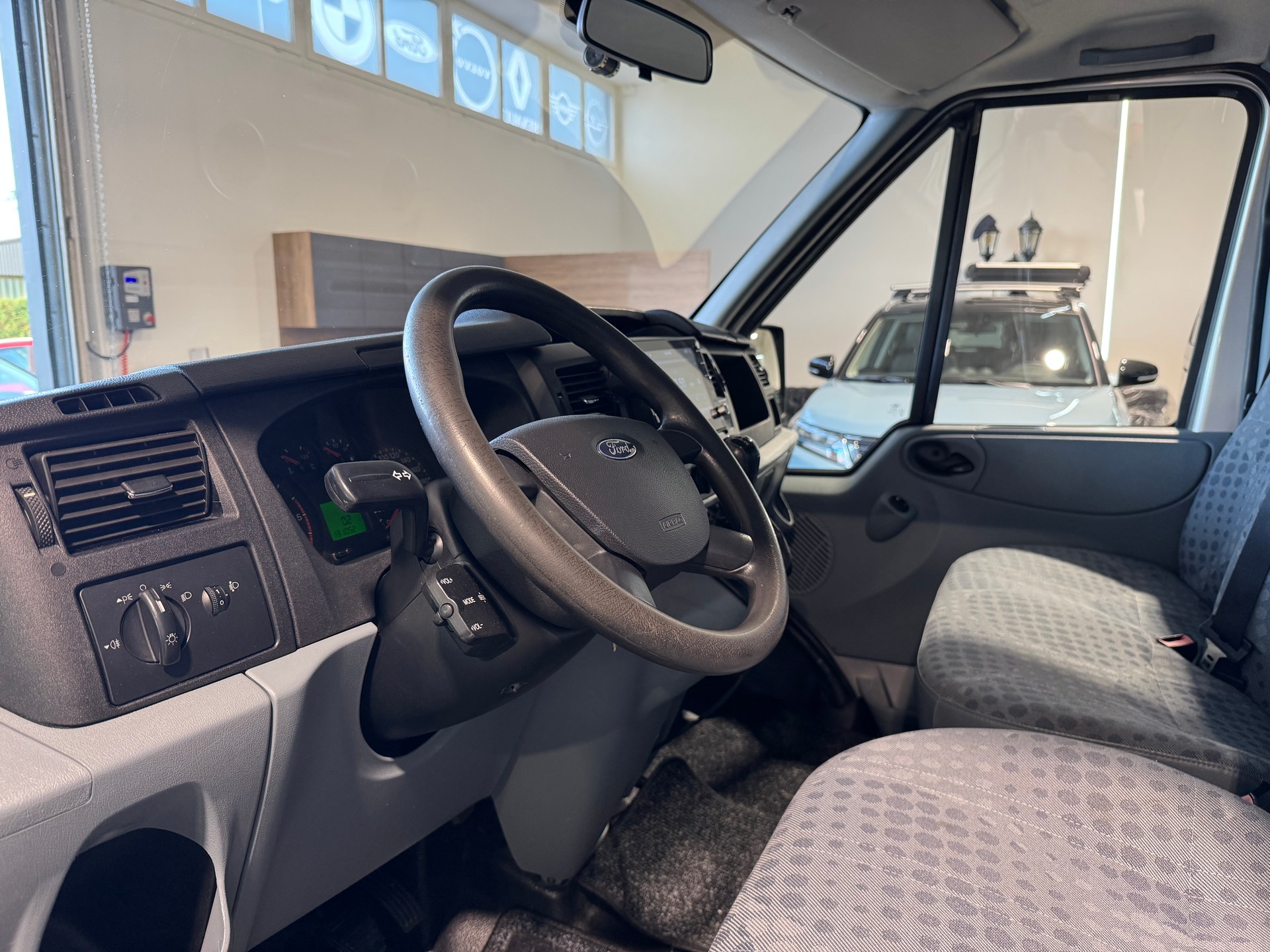 FORD Transit 2.2TDCi 260S Level 3-image-13