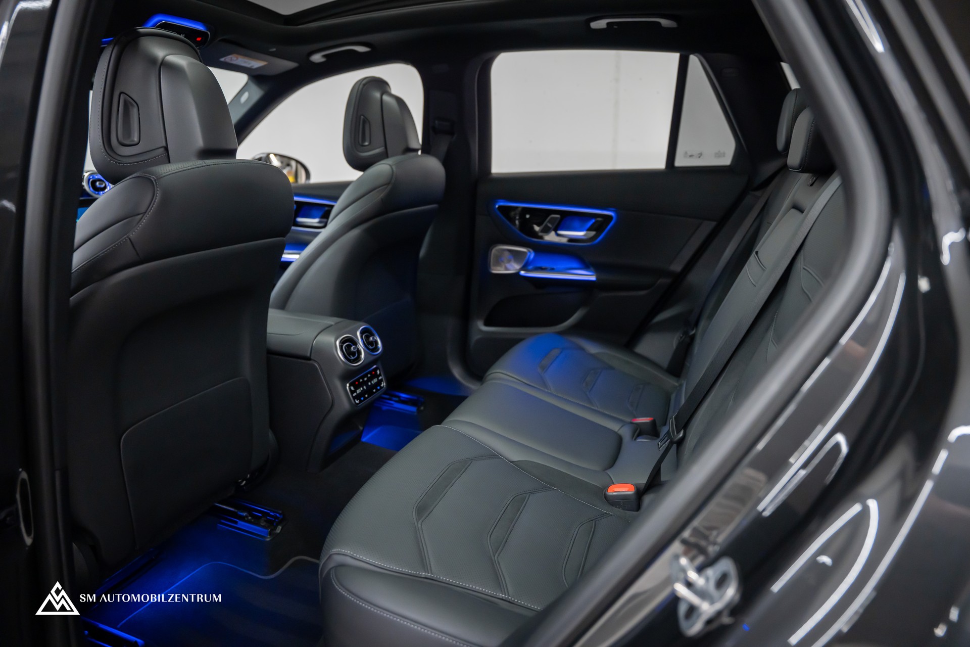 MERCEDES-BENZ GLC 63 AMG S E Performance Executive Edition / Aero / Panorama / 360° / Head-Up / Burmester-image-22