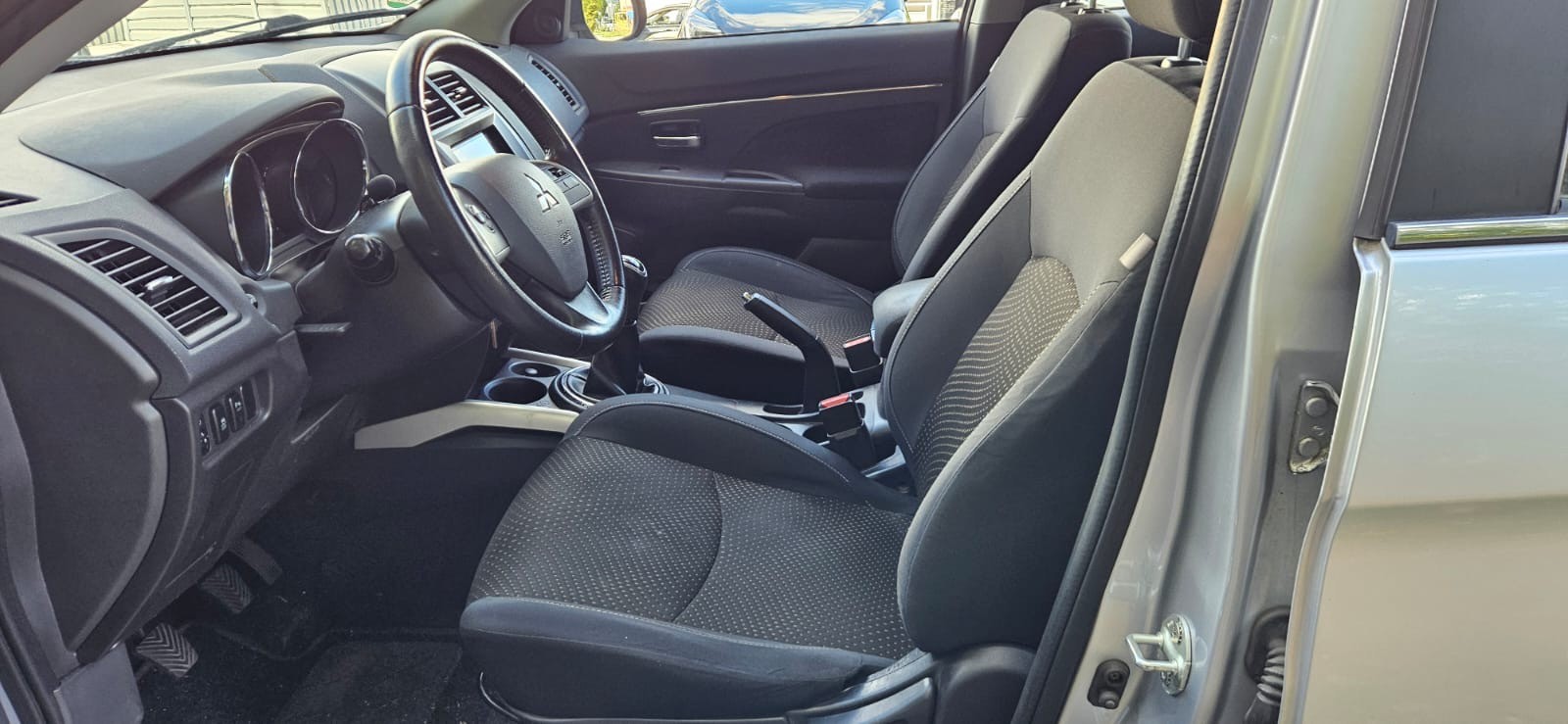 MITSUBISHI ASX 1.6 Super Jubilé 2WD-image-3