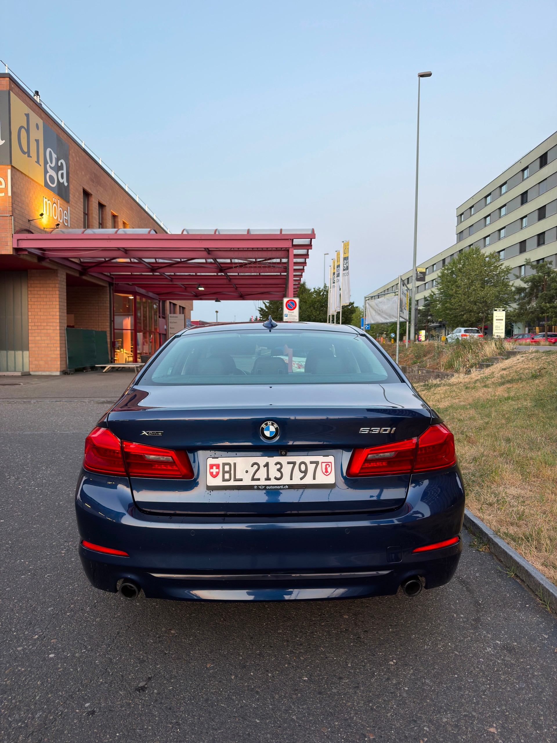BMW 530i xDrive-image-2