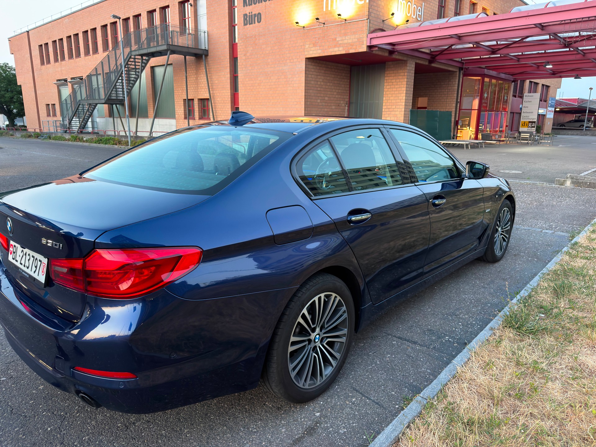 BMW 530i xDrive-image-3
