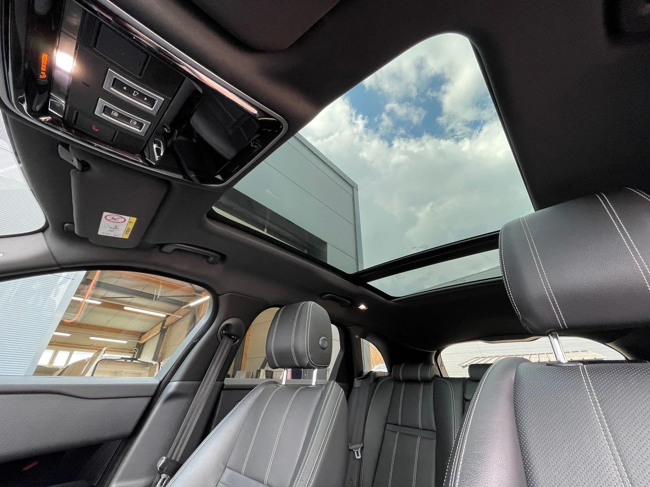 LAND ROVER Range Rover Velar R-Dynamic D 180 S Automatic-image-12