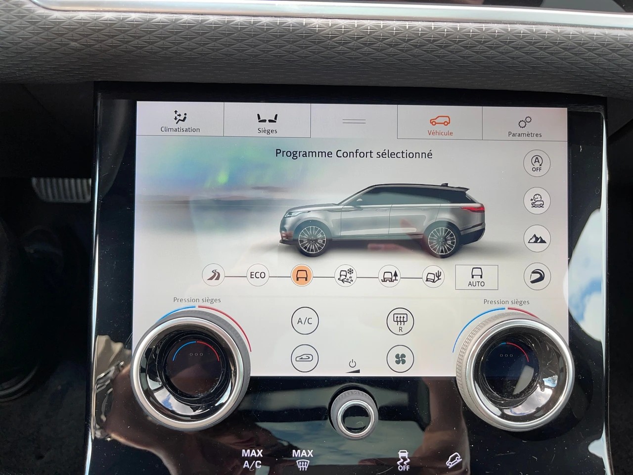 LAND ROVER Range Rover Velar R-Dynamic D 180 S Automatic-image-9