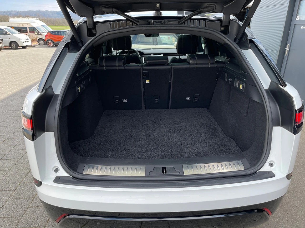 LAND ROVER Range Rover Velar R-Dynamic D 180 S Automatic-image-15