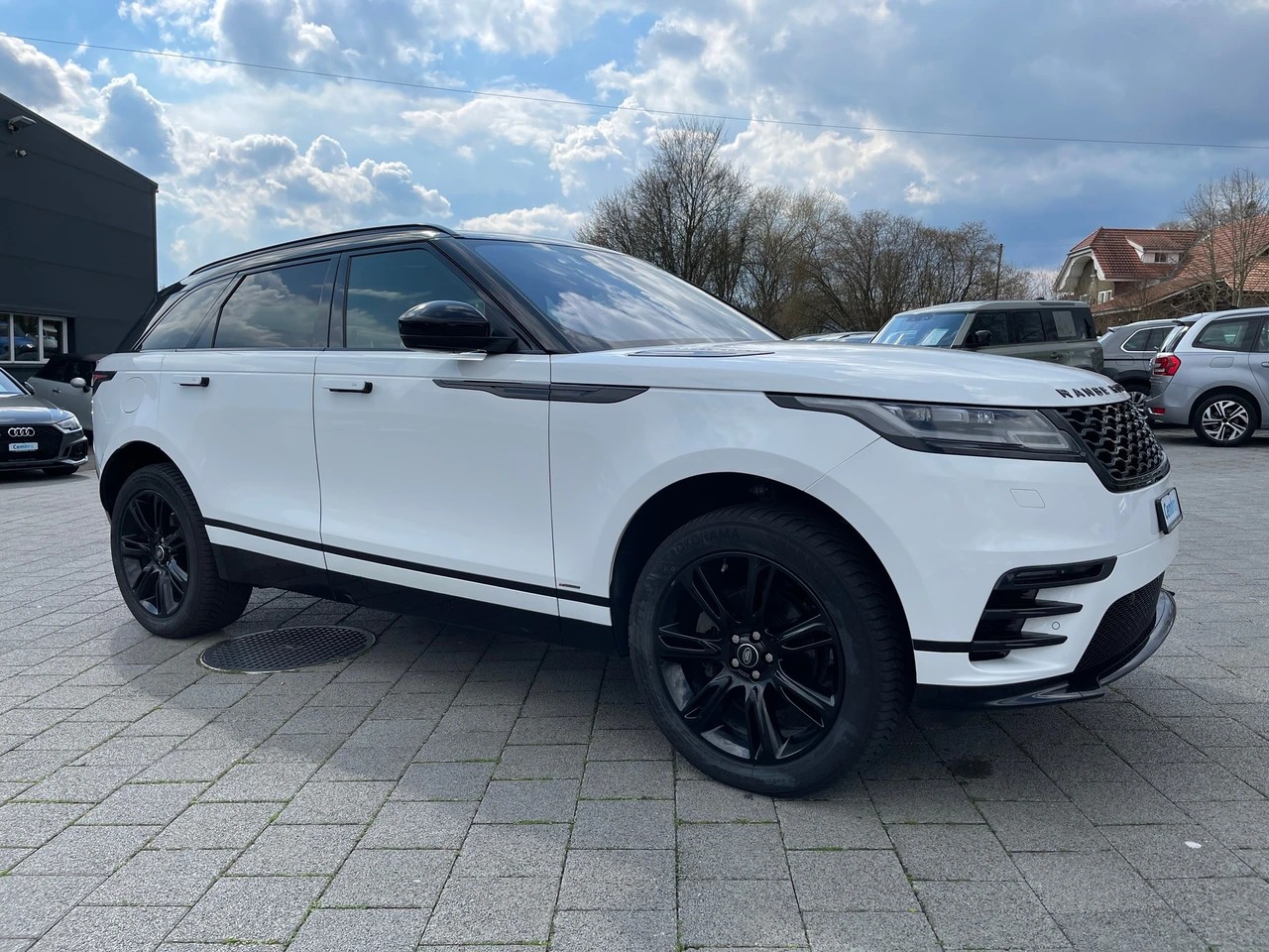 LAND ROVER Range Rover Velar R-Dynamic D 180 S Automatic-image-4