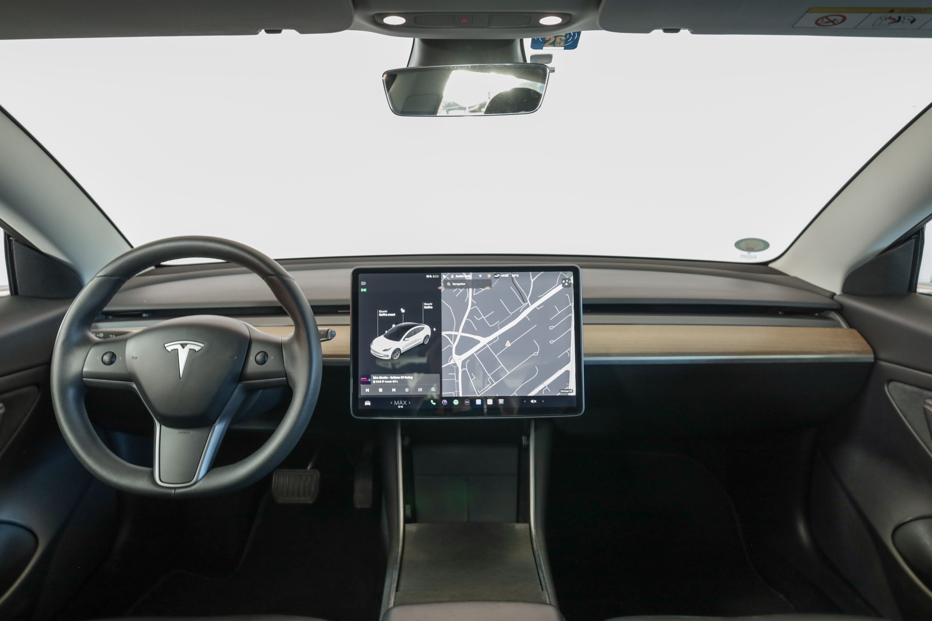 TESLA Model 3-image-8