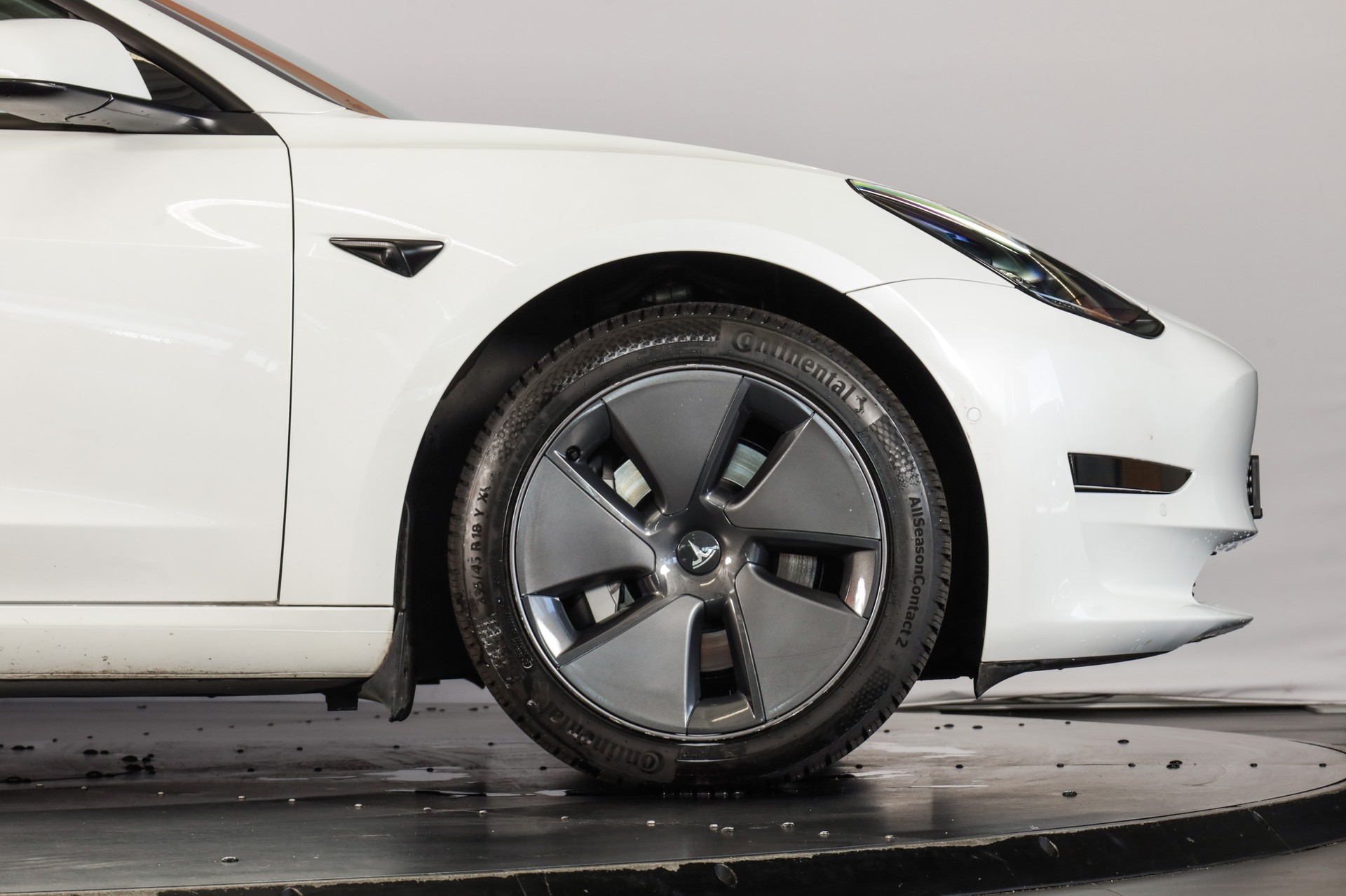 TESLA Model 3-image-5