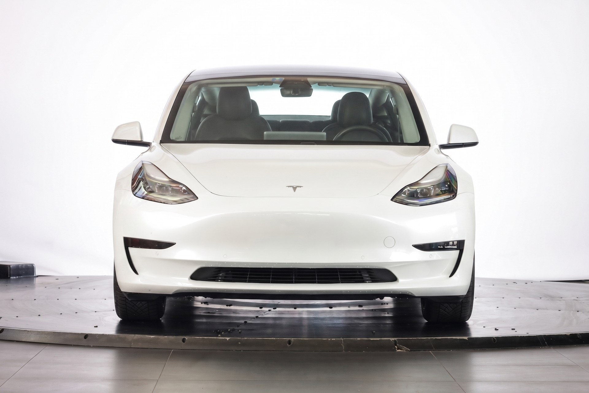 TESLA Model 3-image-1